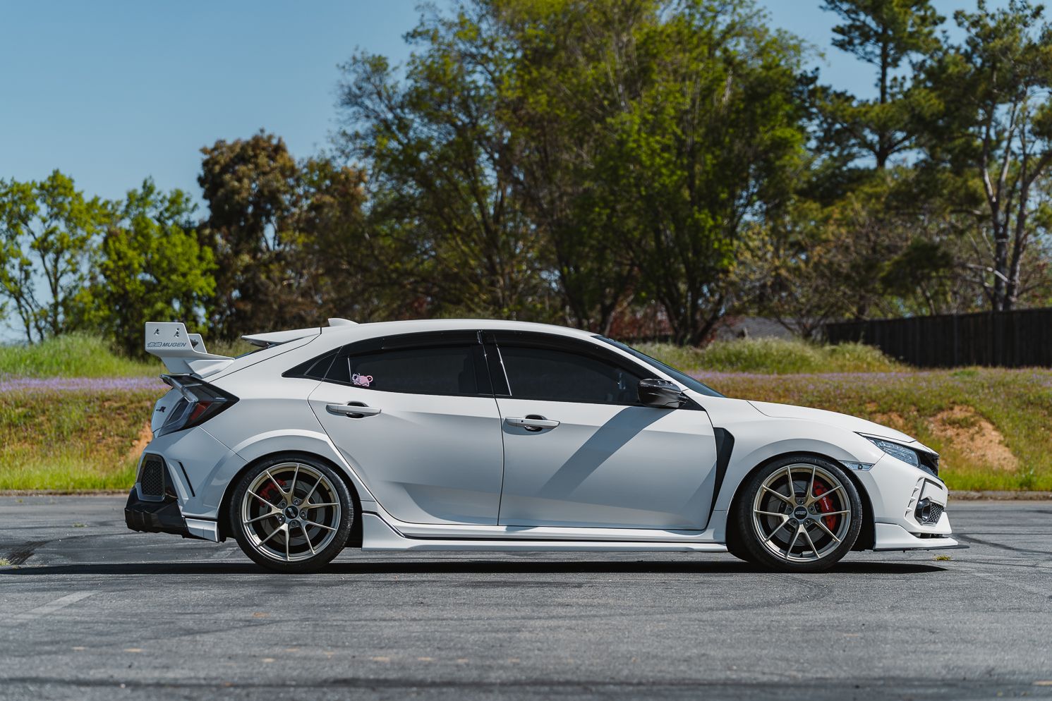 White Honda FK8 Civic Type-R with 19" VS-5RS Apex wheels in Motorsport Gold