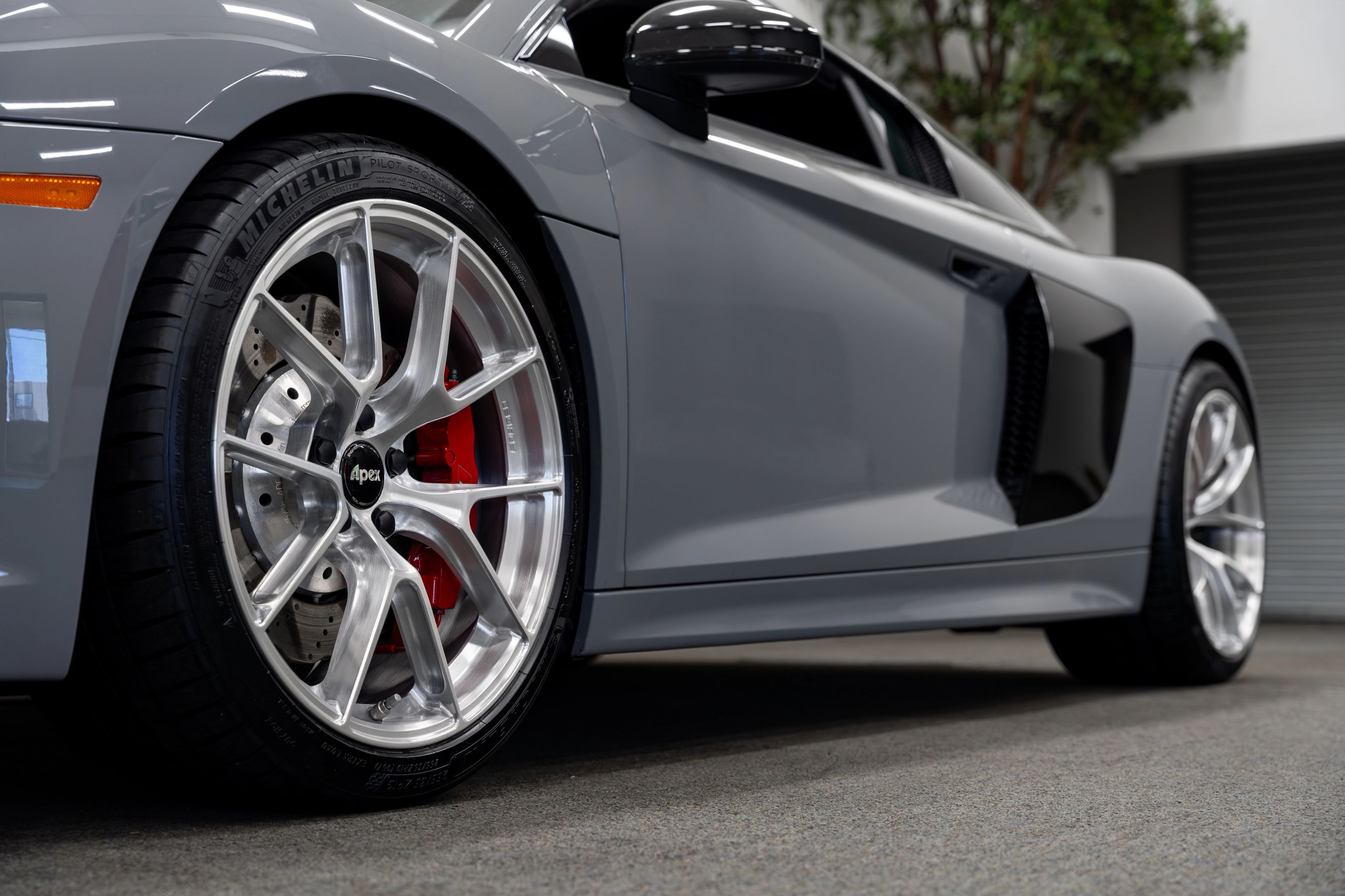 Grey Audi Gen 2 R8 with 19"/20" VS-5RS Apex wheels in Brushed Clear