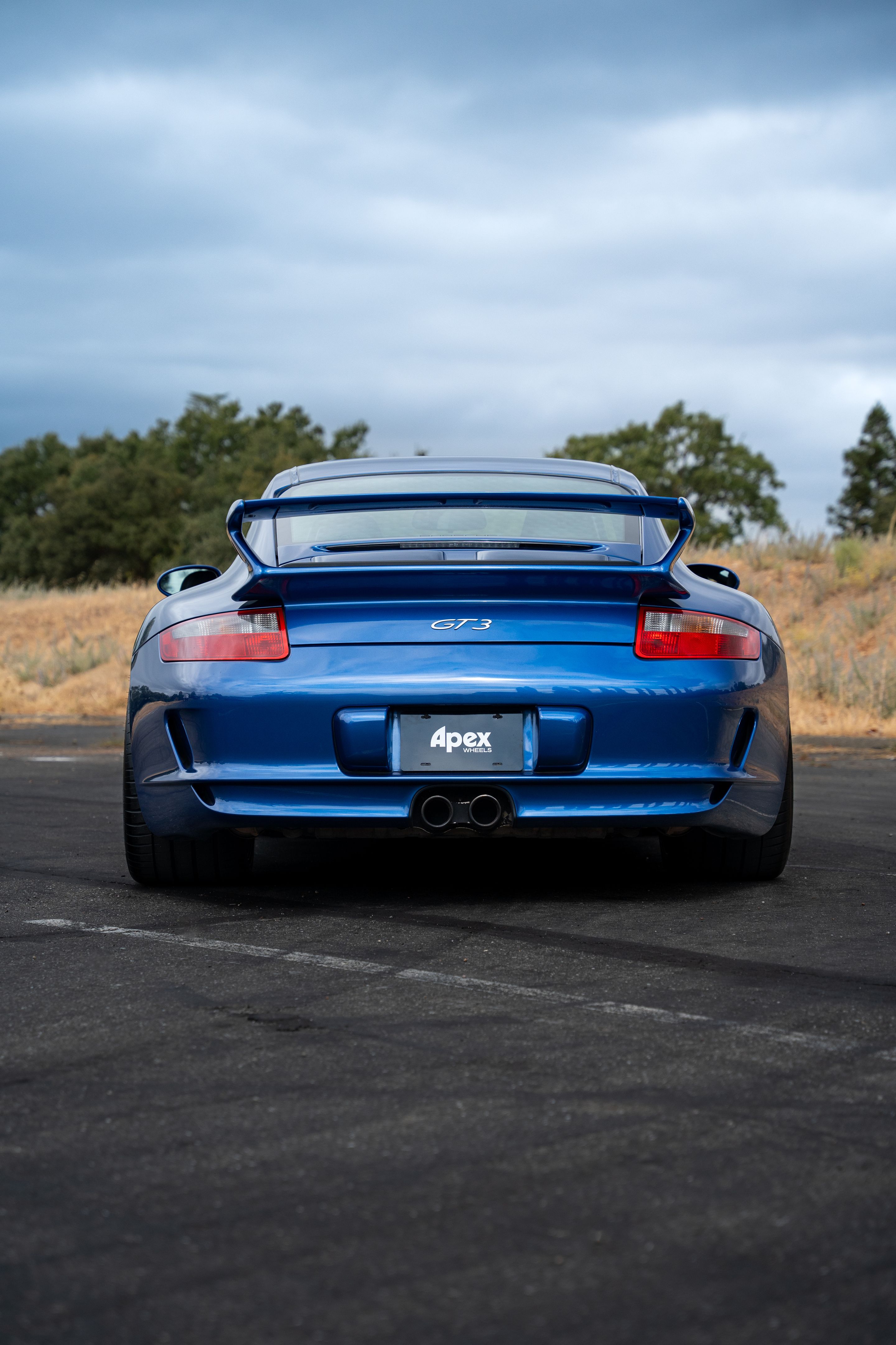 Blue Porsche 911 997 GT3 with 19" ML-10RT Apex wheels in Machined Lip Race Silver