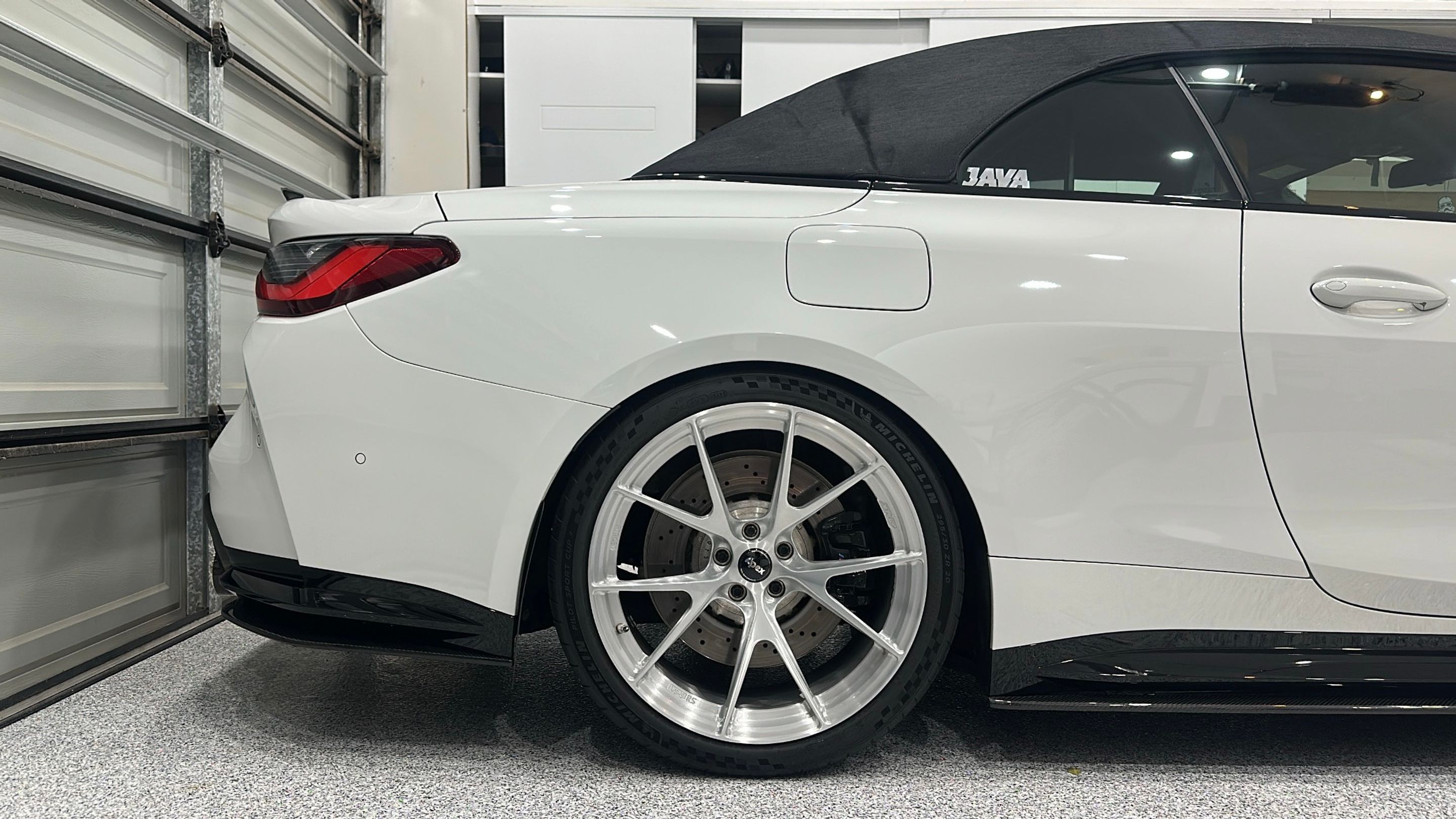 White BMW G83 Convertible M4 with 20" VS-5RS Apex wheels in Brushed Clear