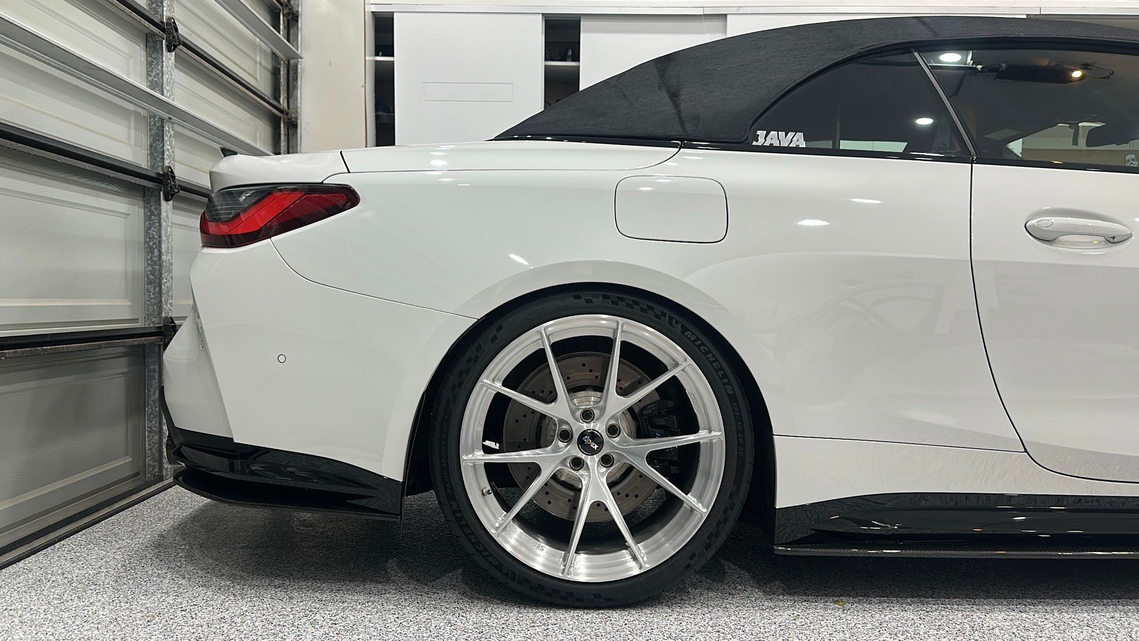 White BMW G83 Convertible M4 with 20" VS-5RS Apex wheels in Brushed Clear