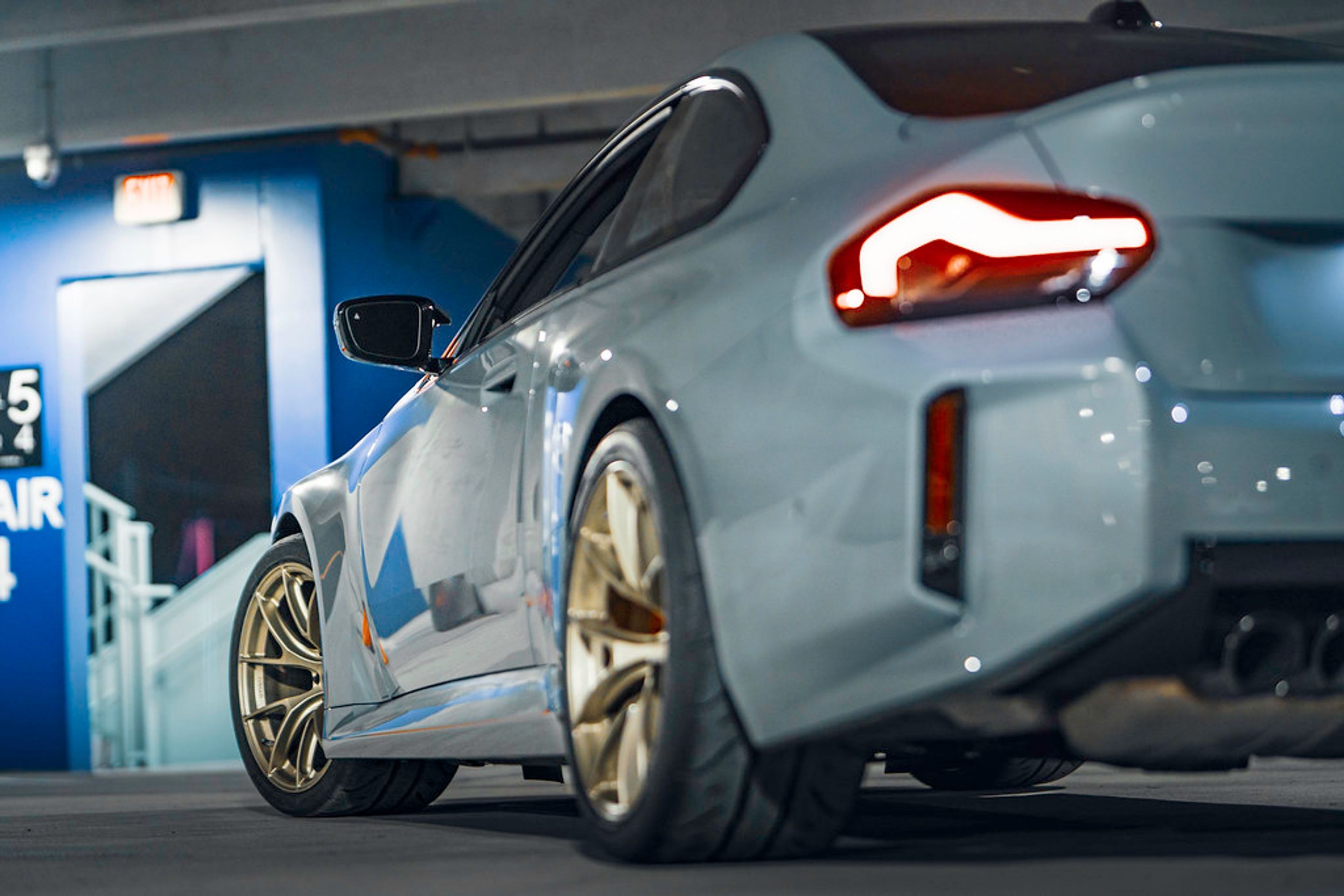 Blue BMW G87 M2 with 19" VS-5RS Apex wheels in Motorsport Gold