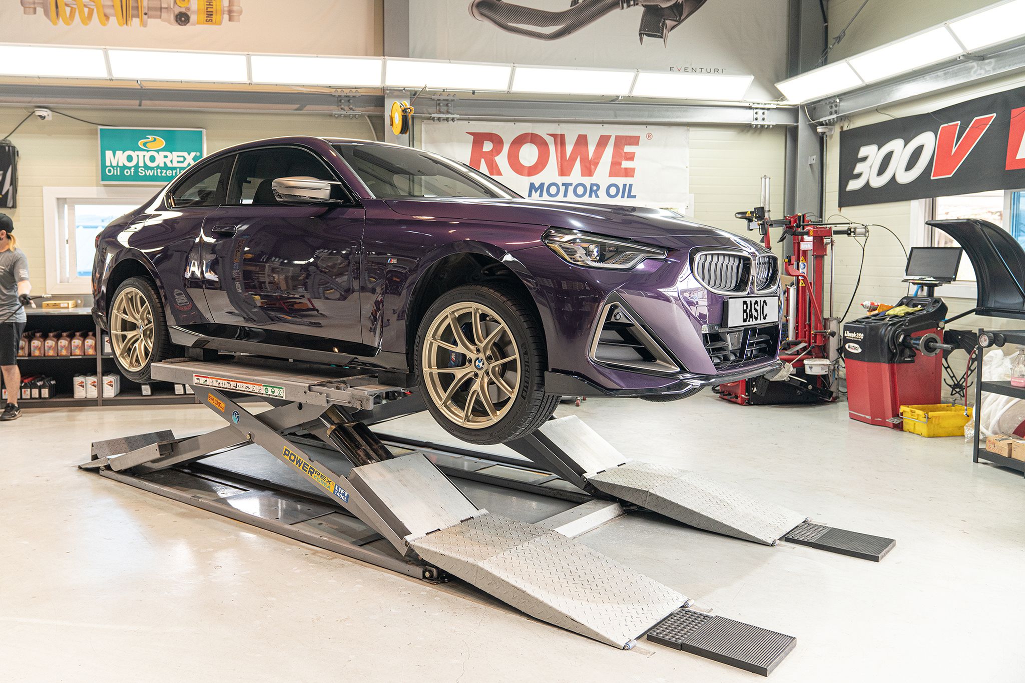 Purple BMW G42 2 Series with 19" VS-5RS Apex wheels in Motorsport Gold