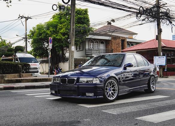 BMW E36 3 Series with 17" ARC-8 in Hyper Silver
