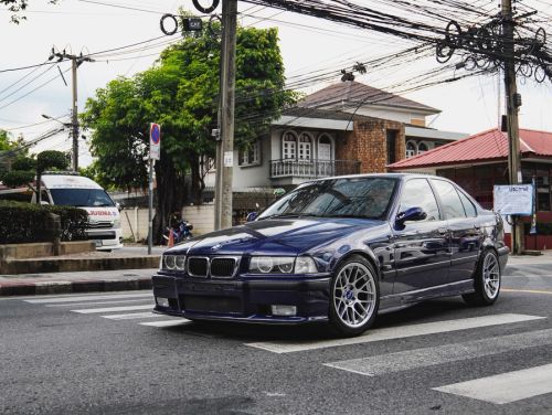 Blue BMW 3 Series - ARC-8 in Hyper Silver