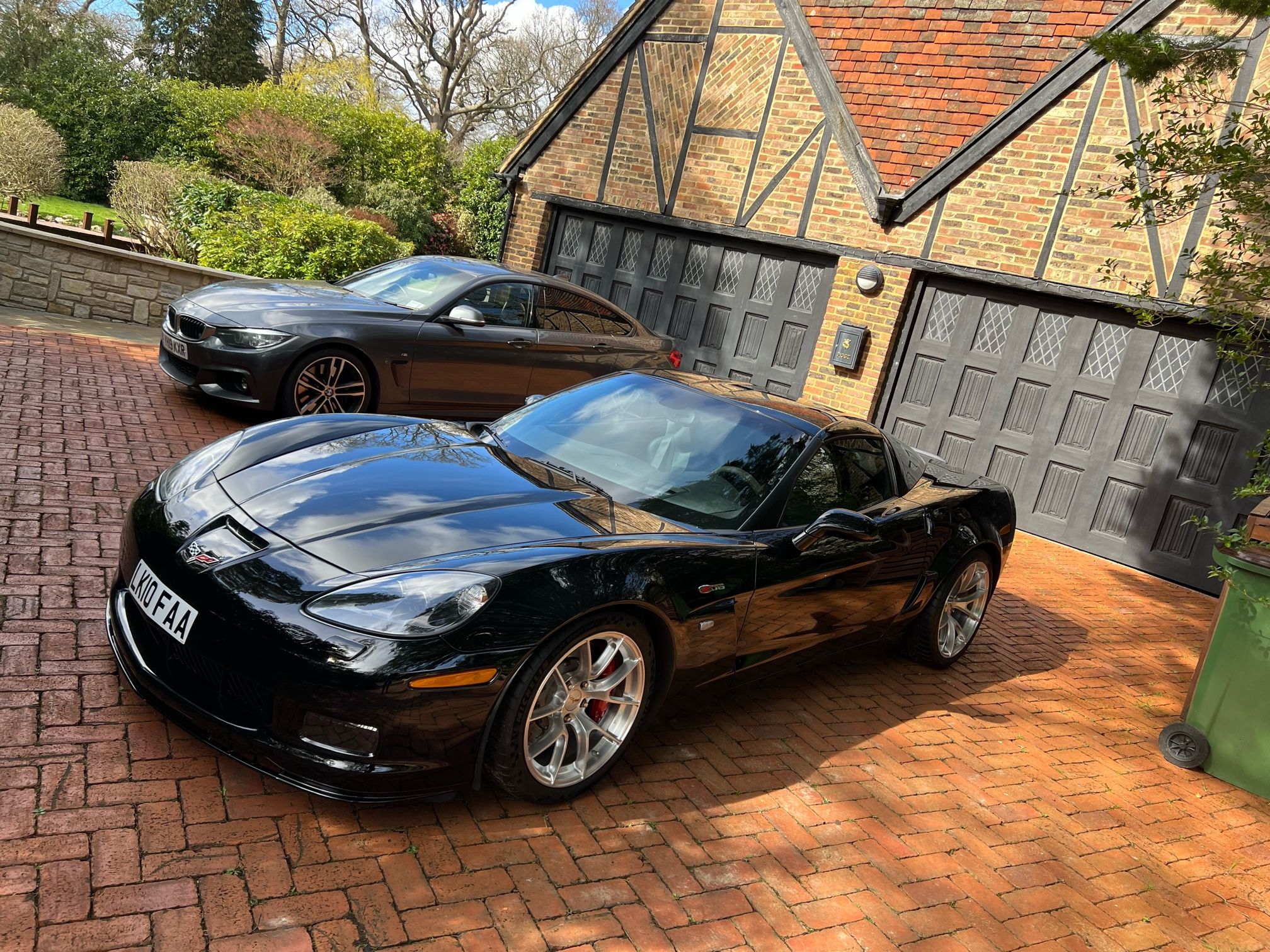 Black Chevrolet C6 Corvette Z06 with 18"/19" VS-5RS Apex wheels in Brushed Clear