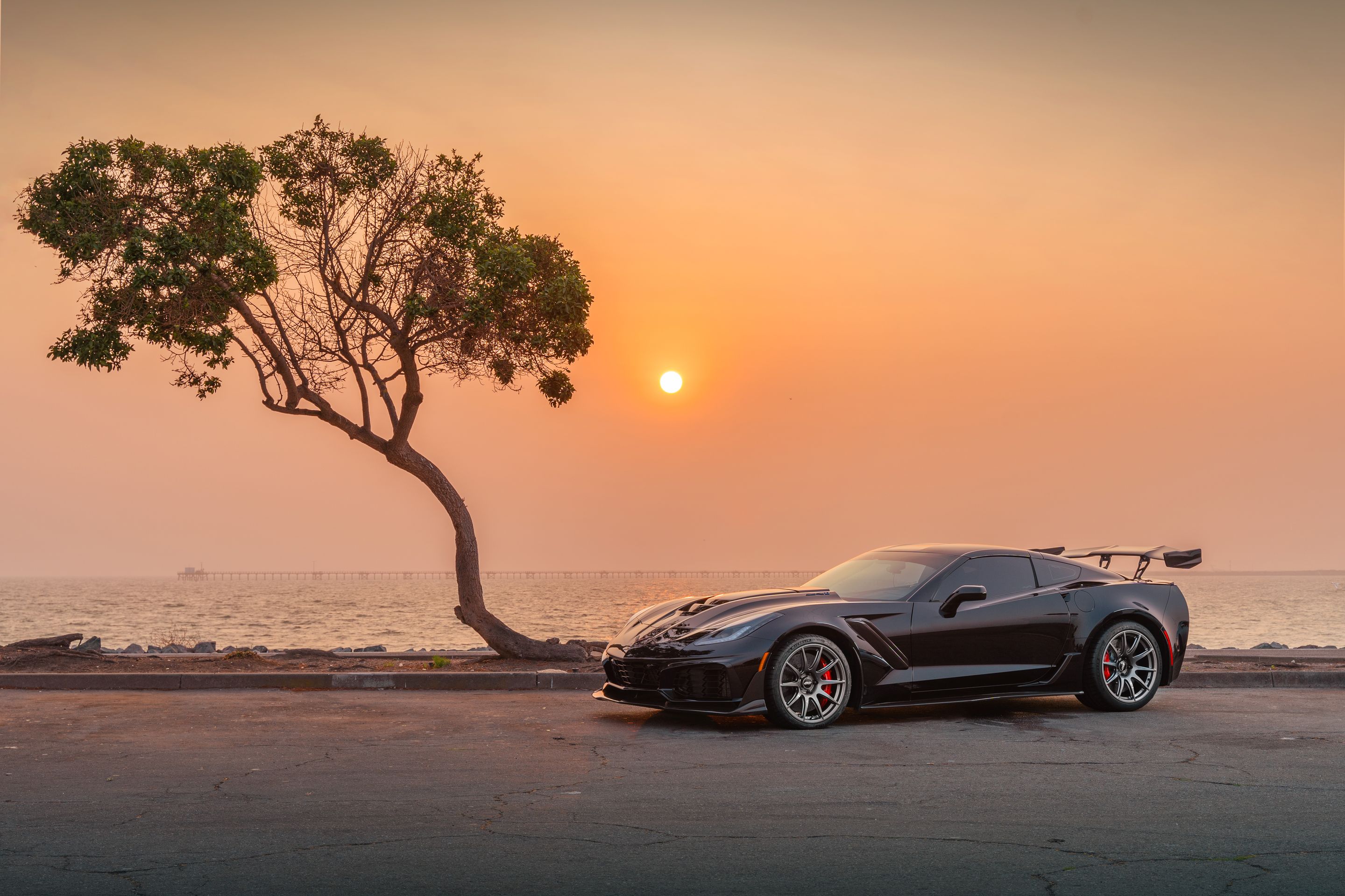 Black Chevrolet C7 Corvette Z06 with 19" SM-10 Apex wheels in Anthracite