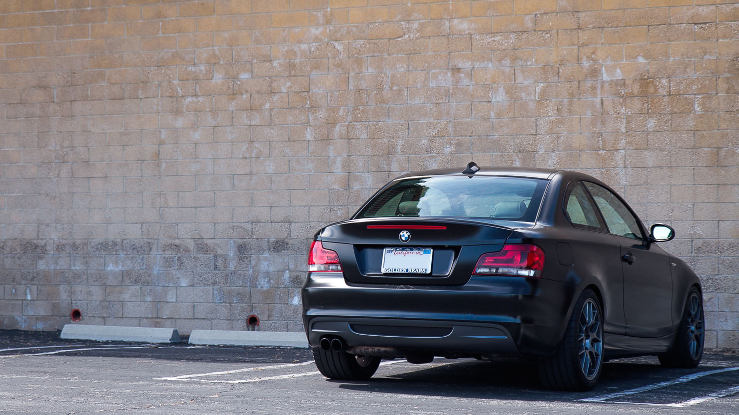 Black BMW E82 Coupe 1 Series with 18" EC-7 Apex wheels in Anthracite