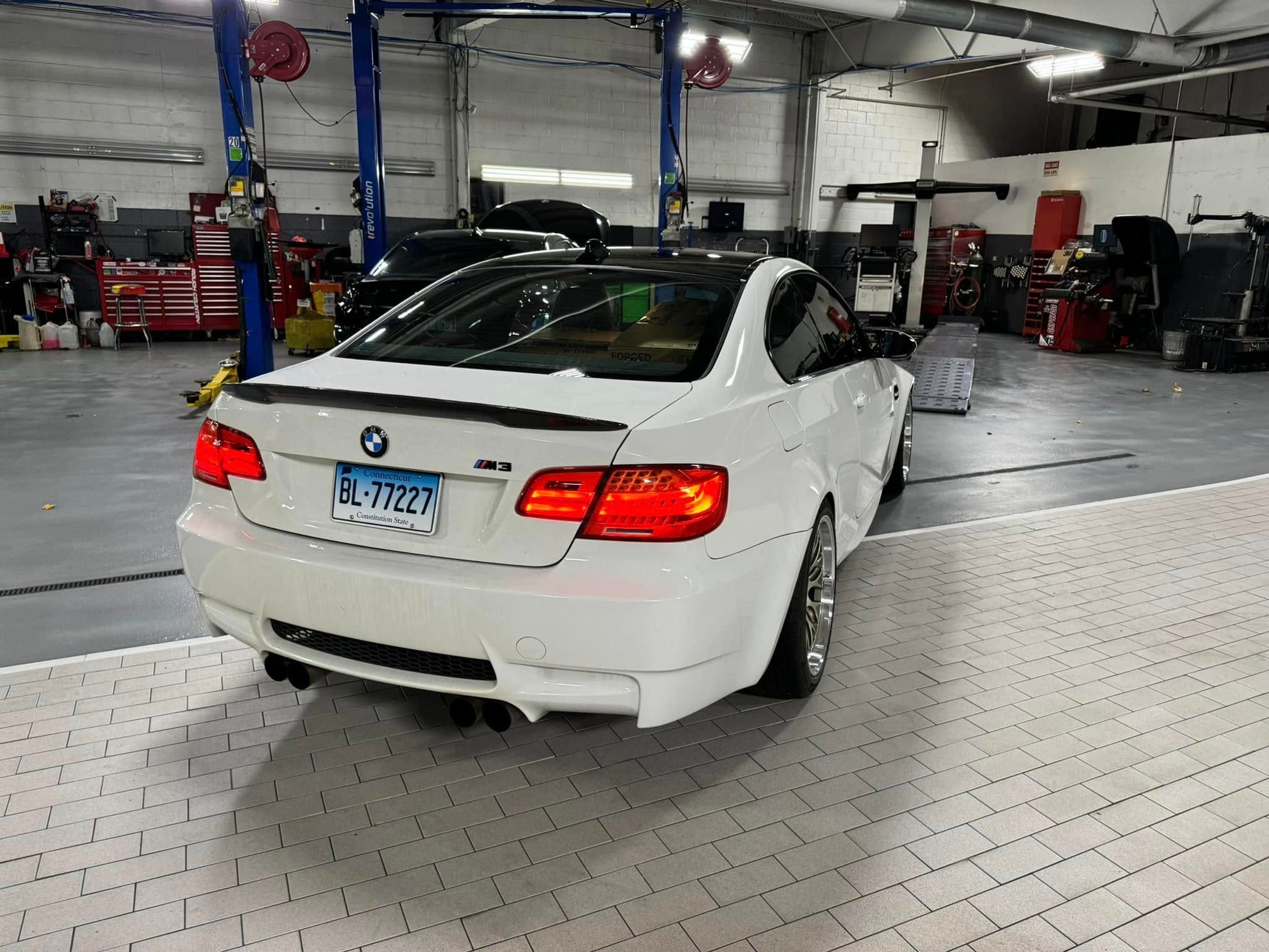 White BMW E92 Coupe M3 with 18" ML-10RT Apex wheels in Machined Lip Gloss Motorsport Gold