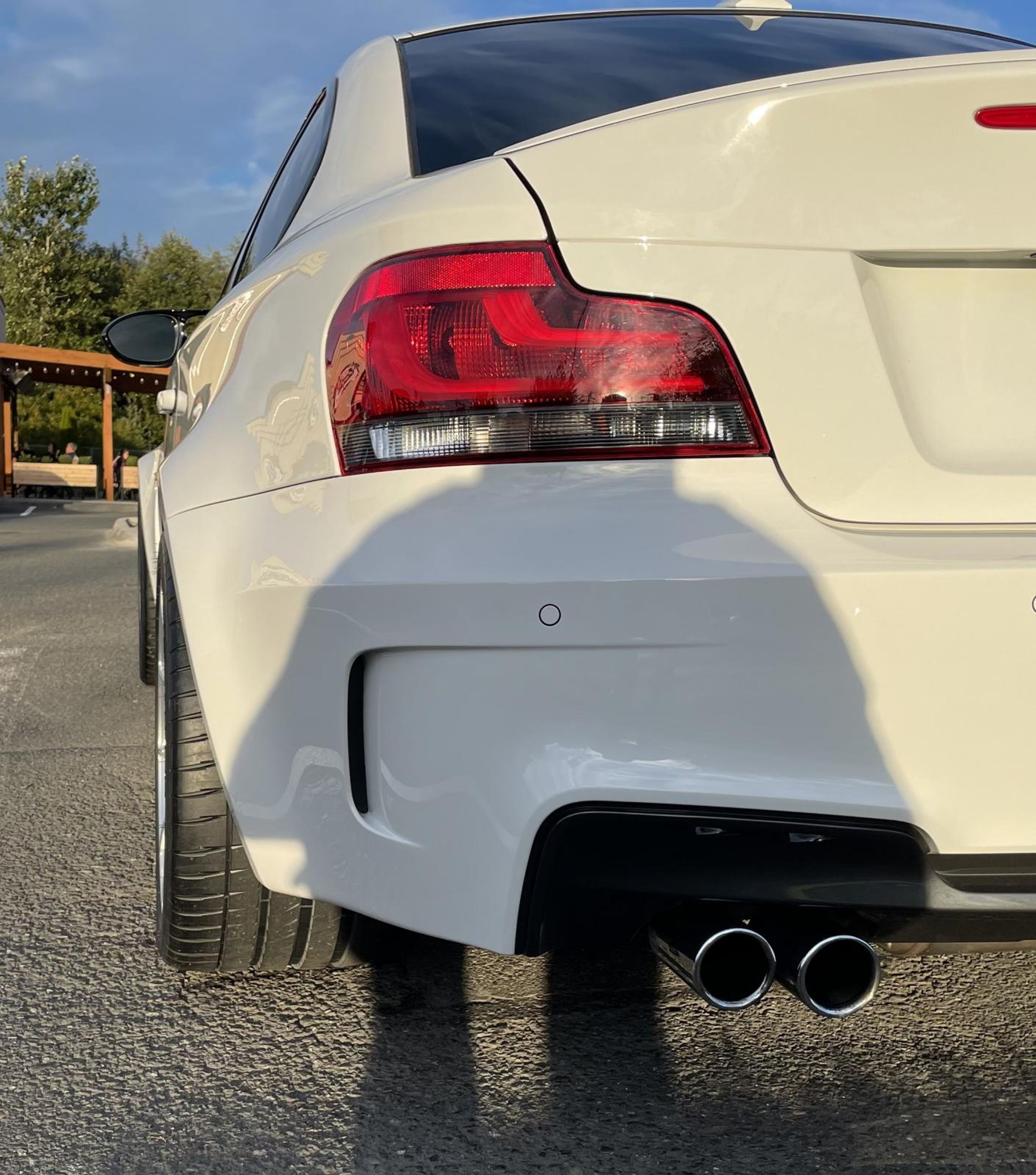 White BMW E82 1M with 18" VS-5RS Apex wheels in Brushed Clear