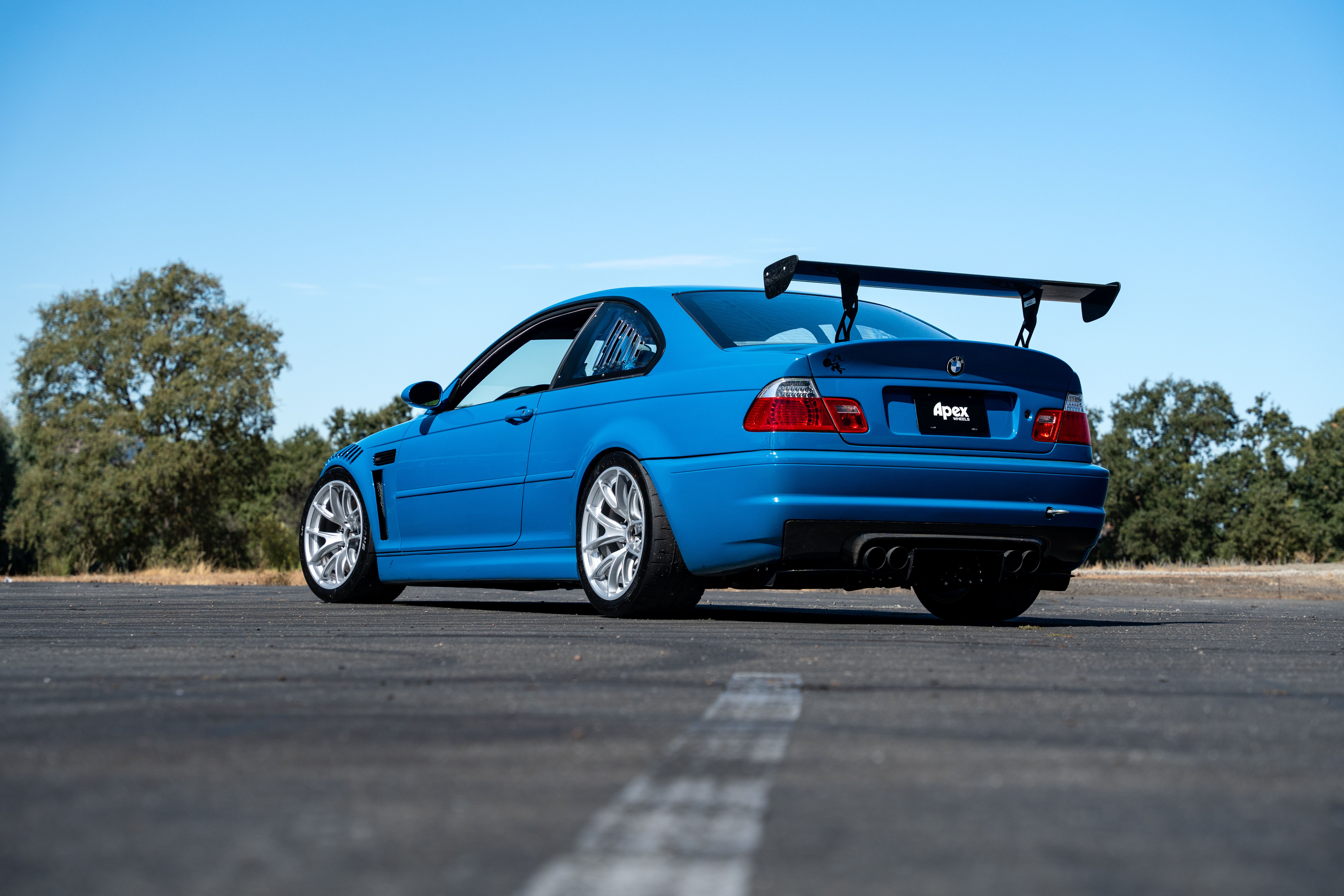 Blue BMW E46 M3 with 18" VS-5RE Apex wheels in Race Silver