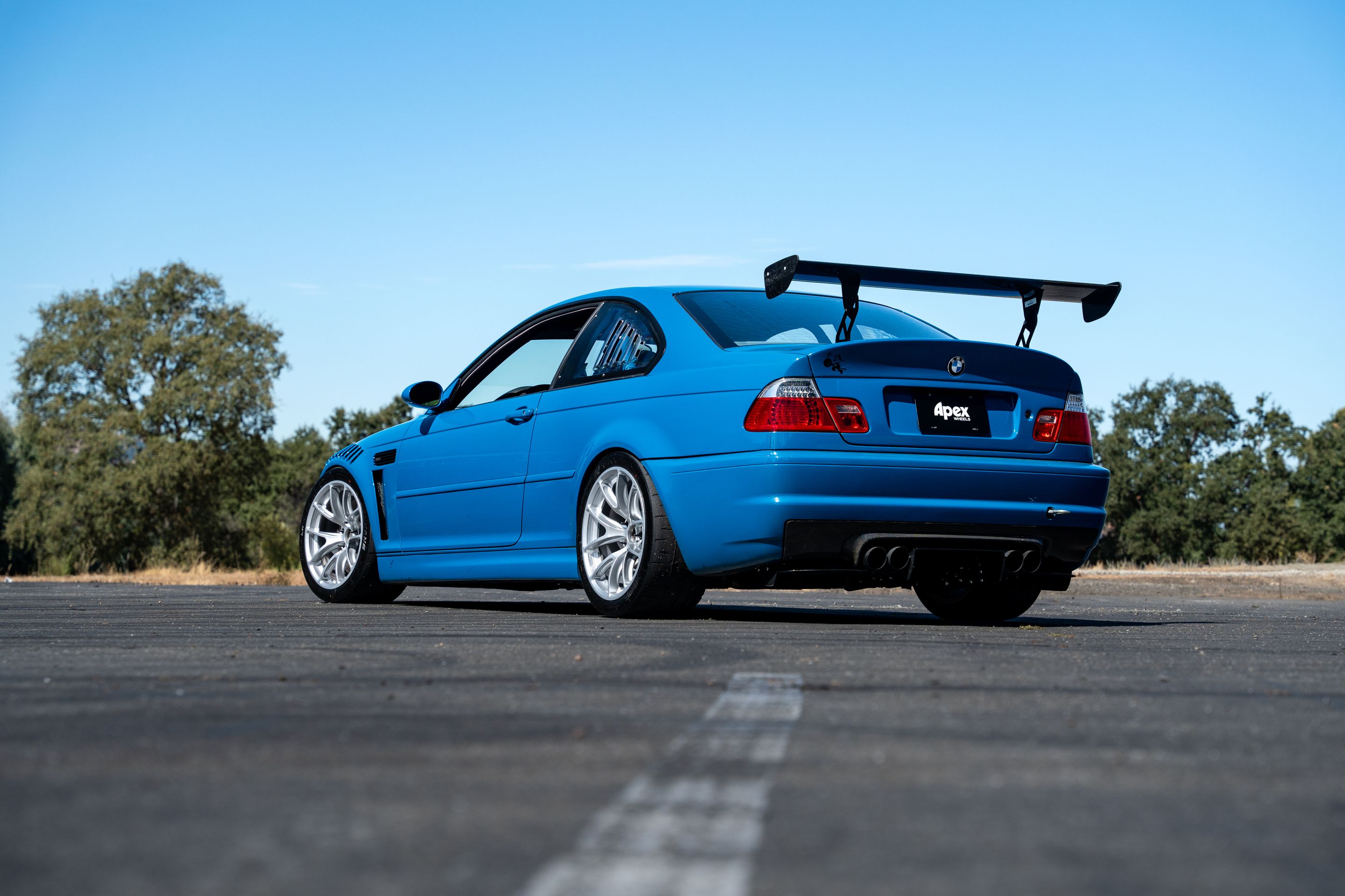 Blue BMW E46 M3 with 18" VS-5RE Apex wheels in Race Silver