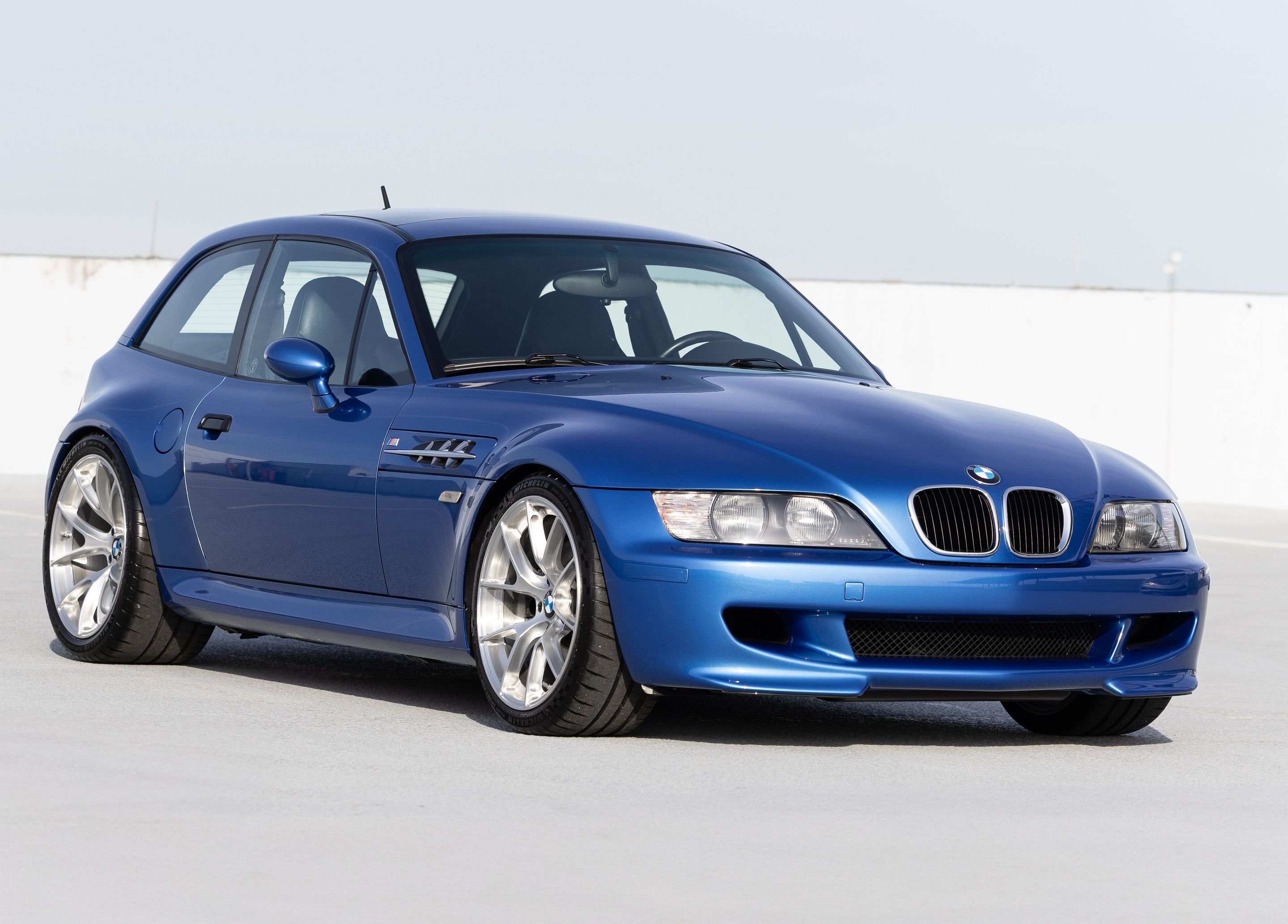 Blue BMW E36/8 Coupe Z3 M with 18" VS-5RS Apex wheels in Brushed Clear