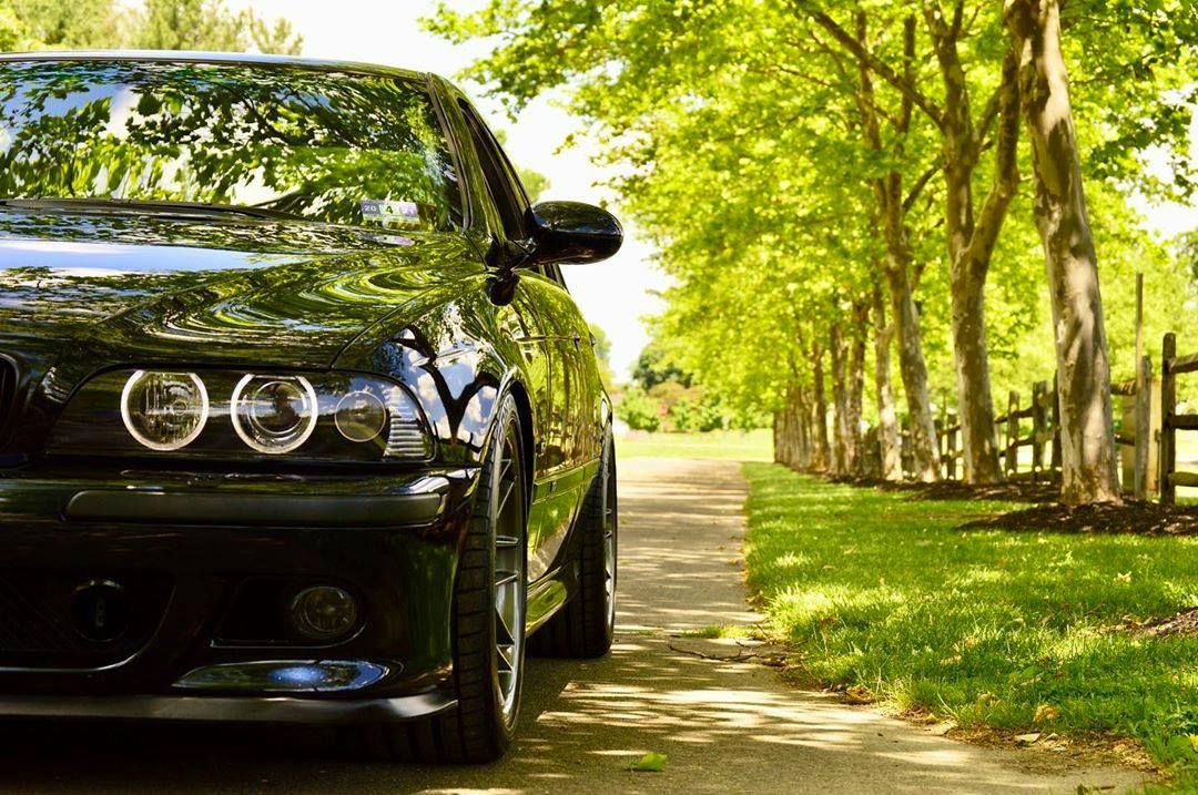 Black BMW E39 M5 with 18" ARC-8 Apex wheels in Anthracite