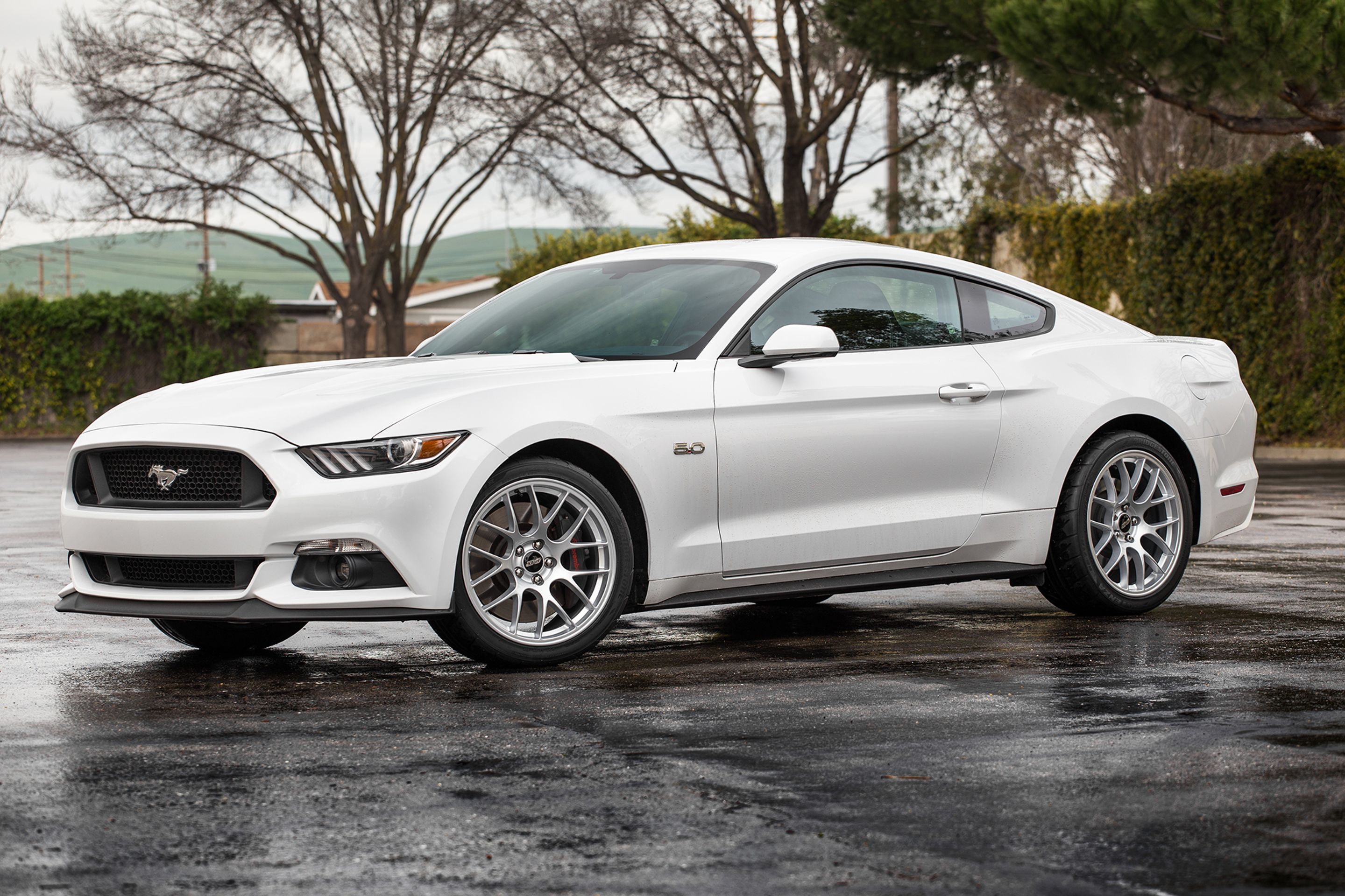 White Ford S550 Mustang GT with 19" EC-7 Apex wheels in Race Silver