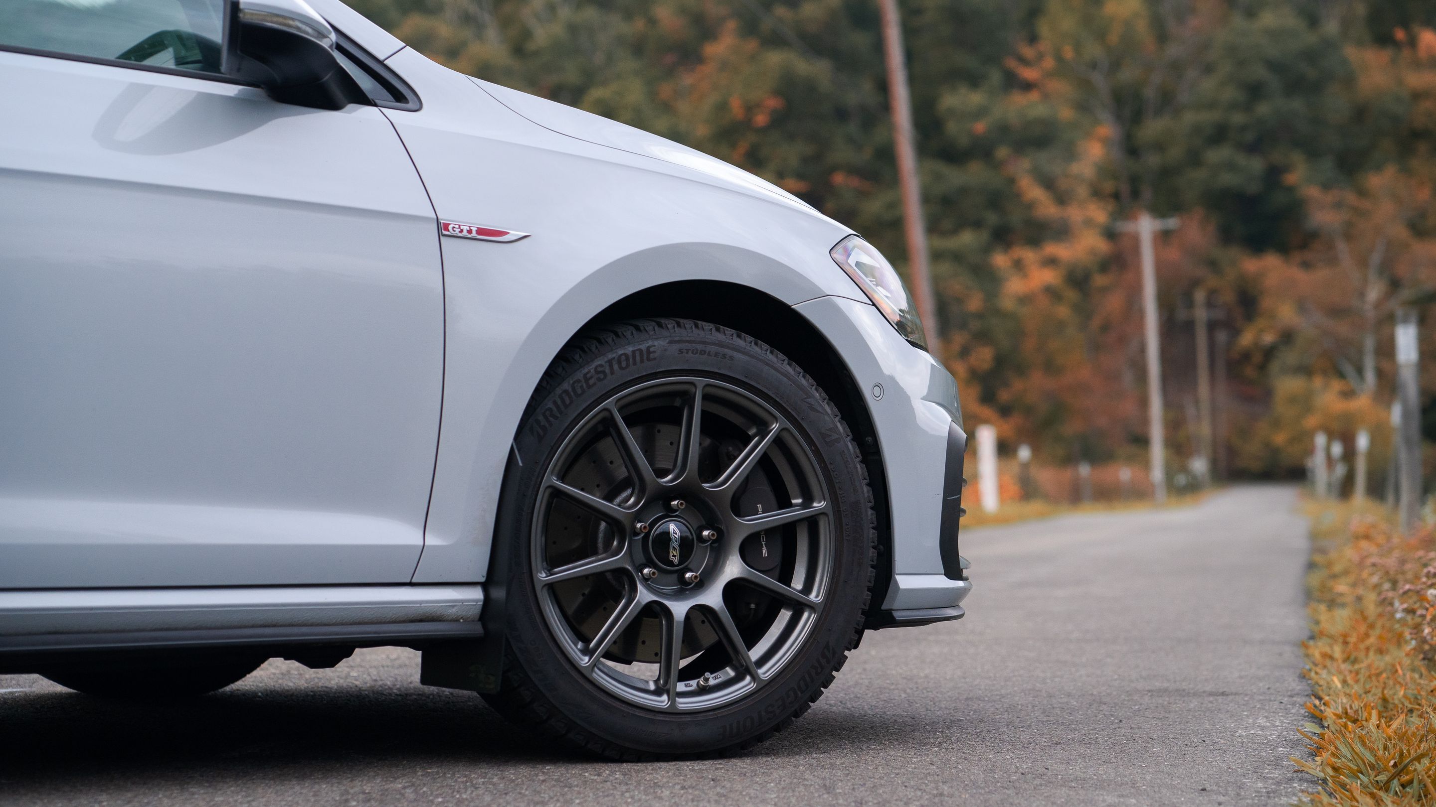 Grey VW MK7 GTI with 17" SM-10 Apex wheels in Anthracite