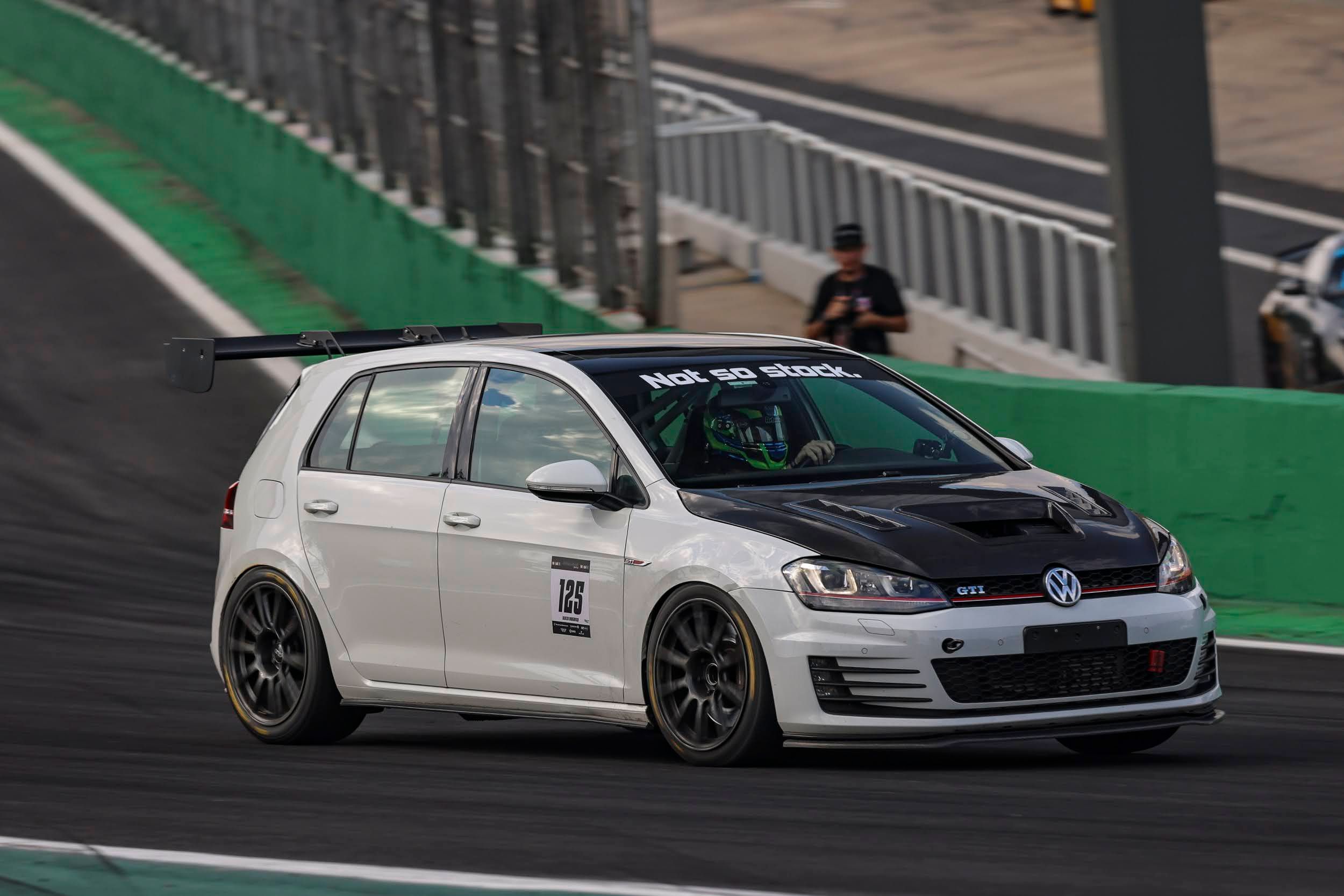 White VW MK7 GTI with 18" SM-10 Apex wheels in Anthracite