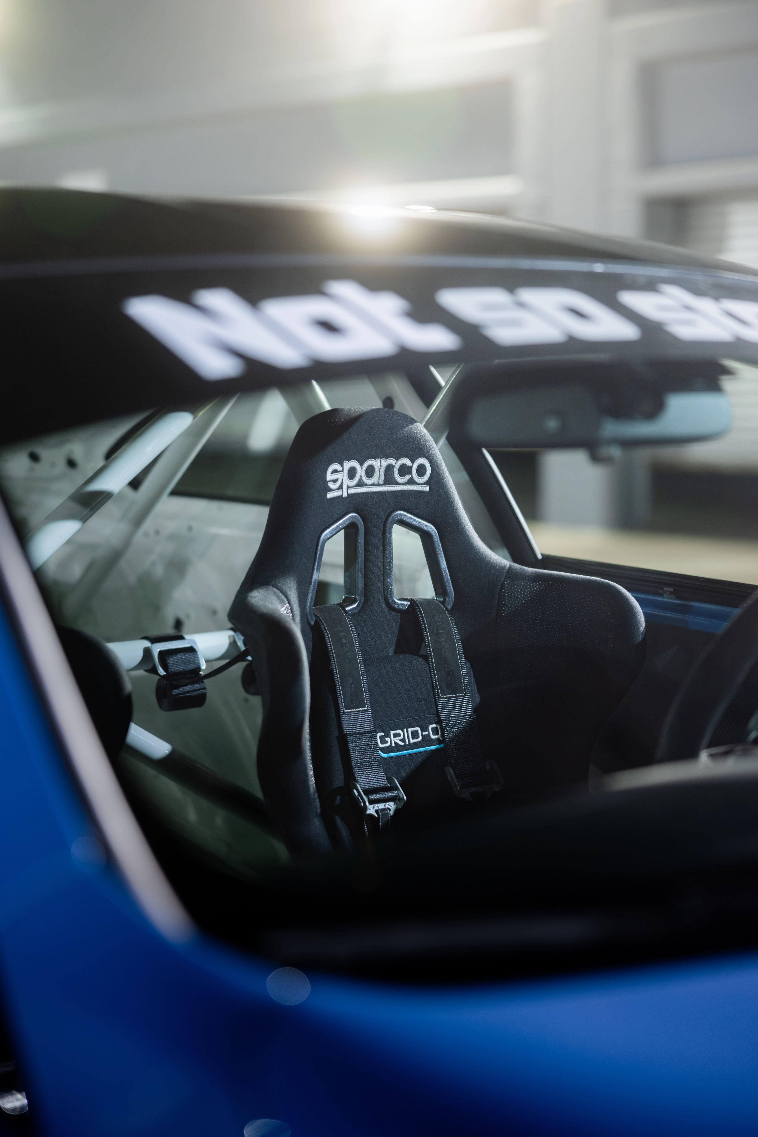 Blue BMW F82 Coupe M4 with 18" ARC-8 Apex wheels in Race Silver