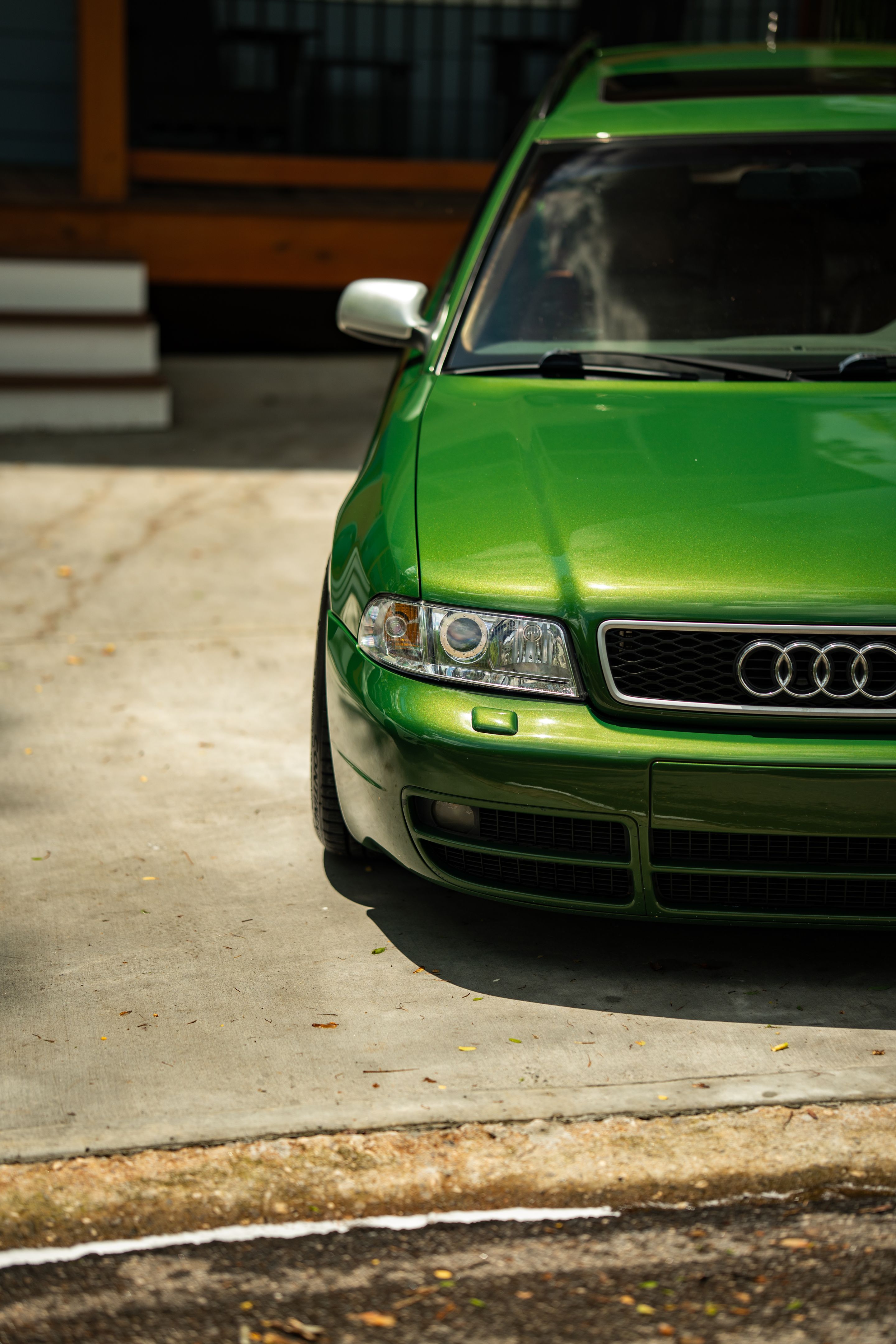 Green Audi B5 S4 Avant/Wagon with 18" ML-10RT Apex wheels in Machined Lip Gloss Motorsport Gold