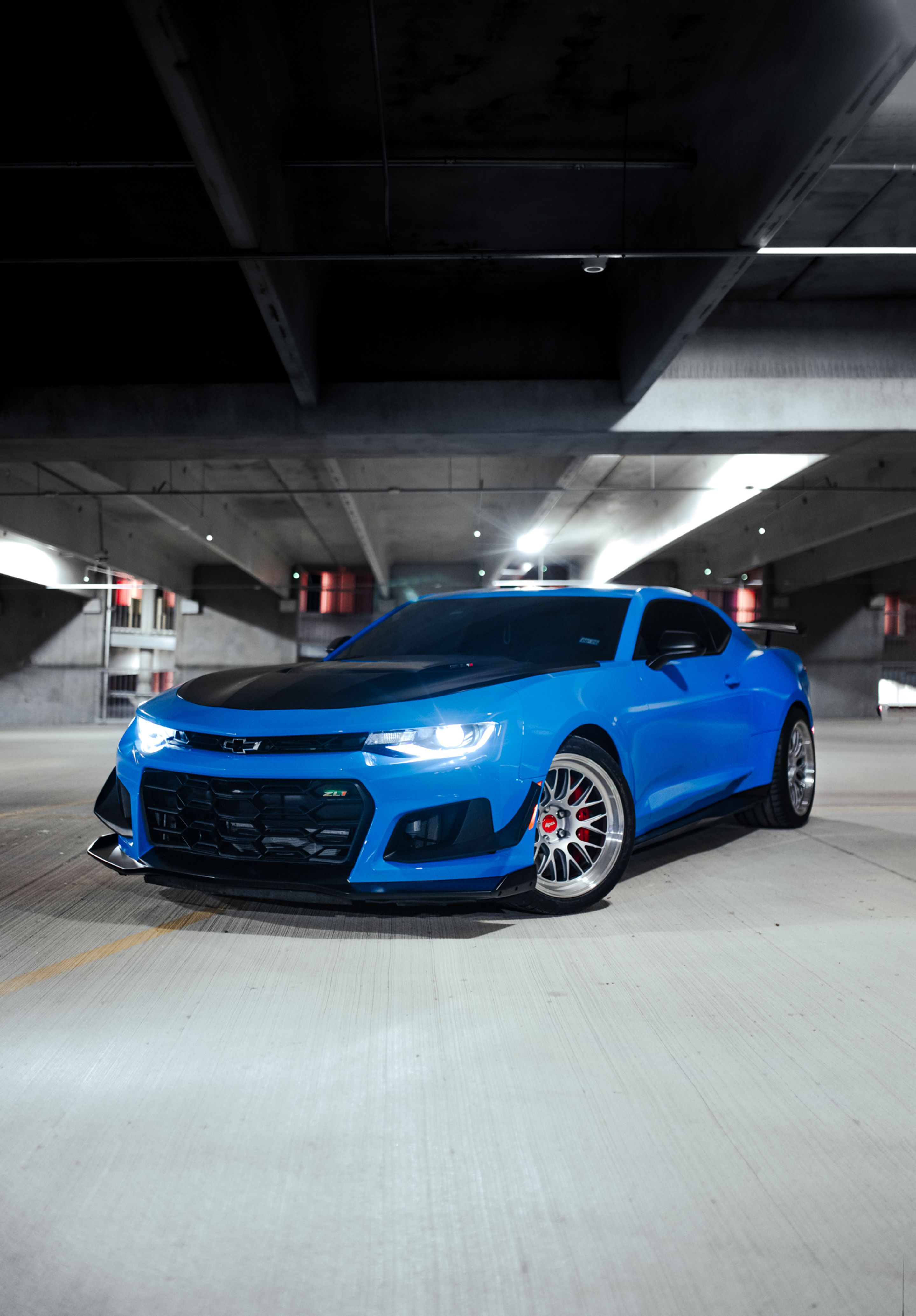 Blue Chevrolet 6th Gen Camaro ZL1 1LE with 19" ML-10RT Apex wheels in Machined Lip Race Silver