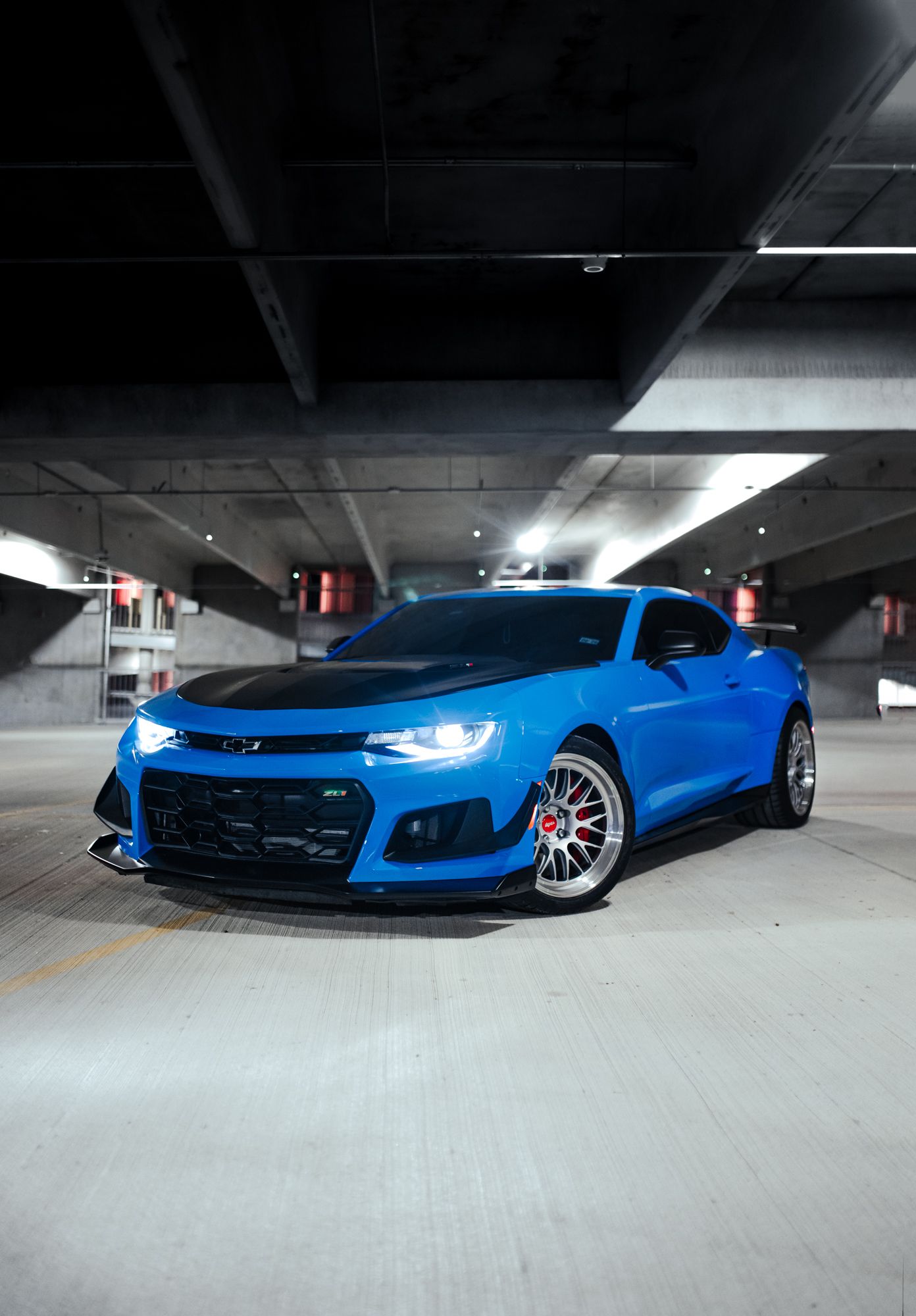 Blue Chevrolet 6th Gen Camaro ZL1 1LE with 19" ML-10RT Apex wheels in Machined Lip Race Silver