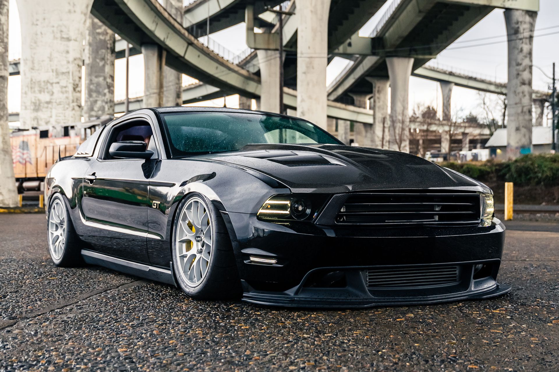 Ford S197 Mustang GT with 18