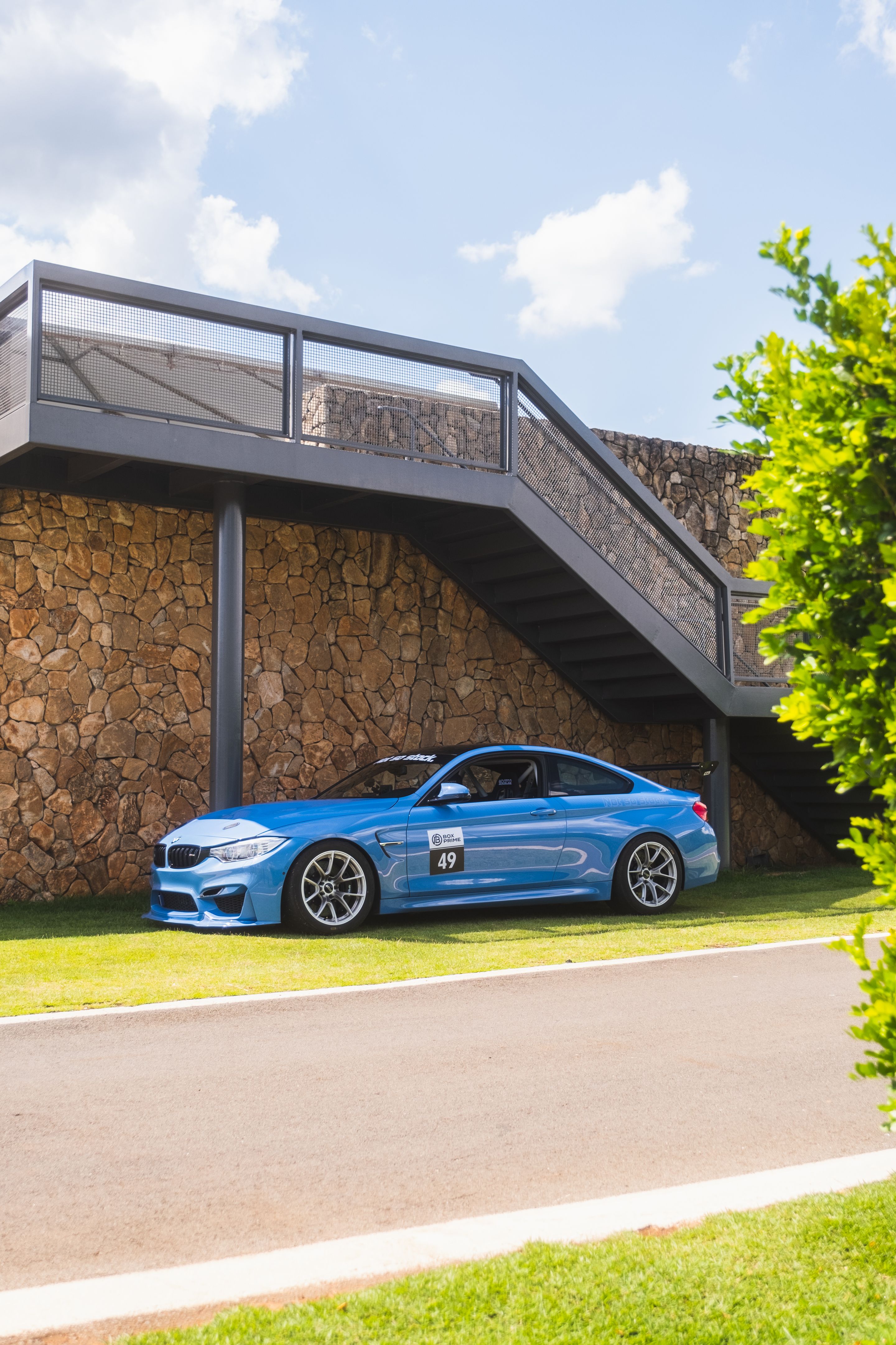Blue BMW F82 Coupe M4 with 18" VS-5RS Apex wheels in Brushed Clear