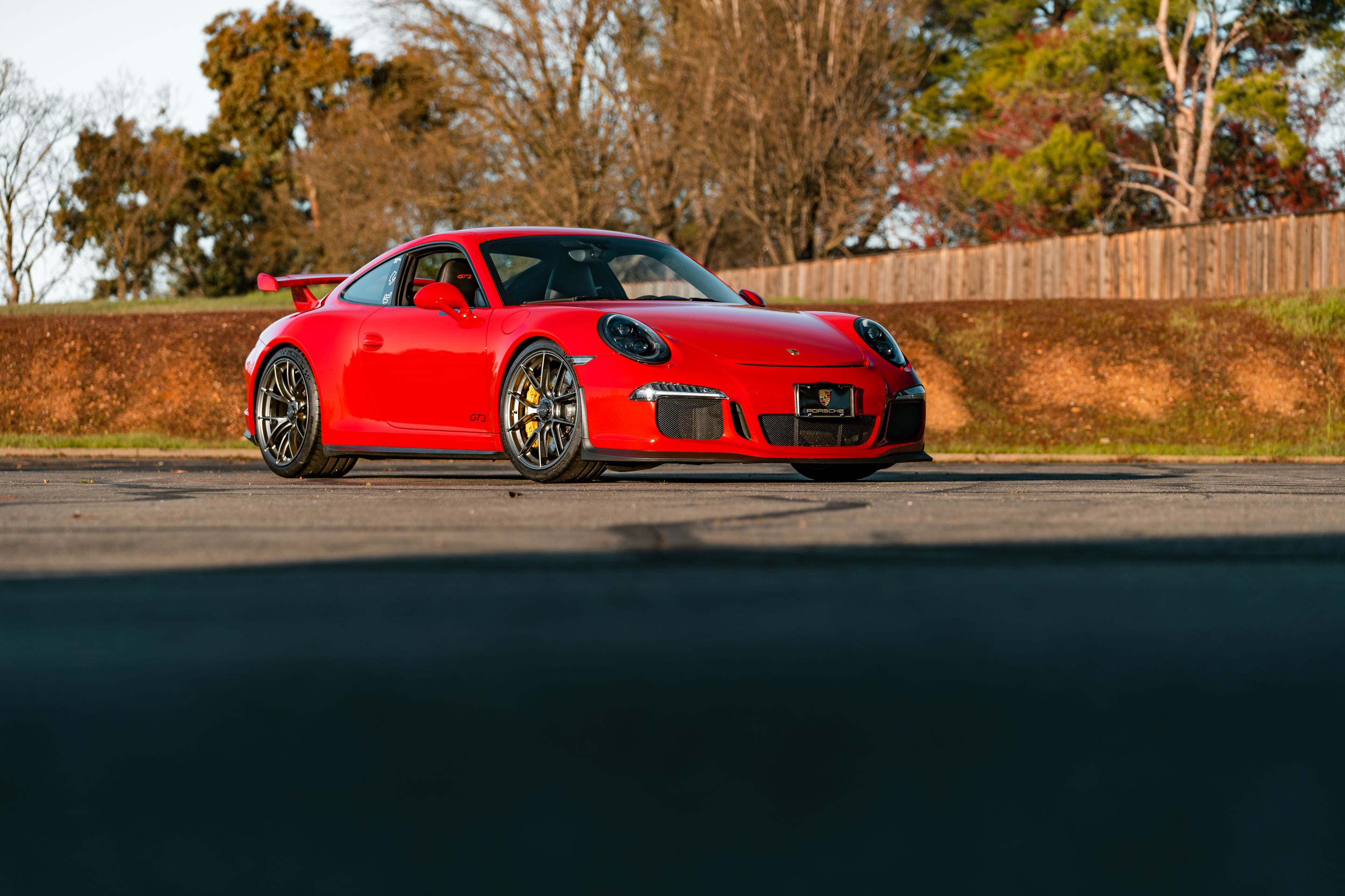 Red Porsche 911 991.1 GT3 with 20" VS-5RS Apex wheels in Anthracite