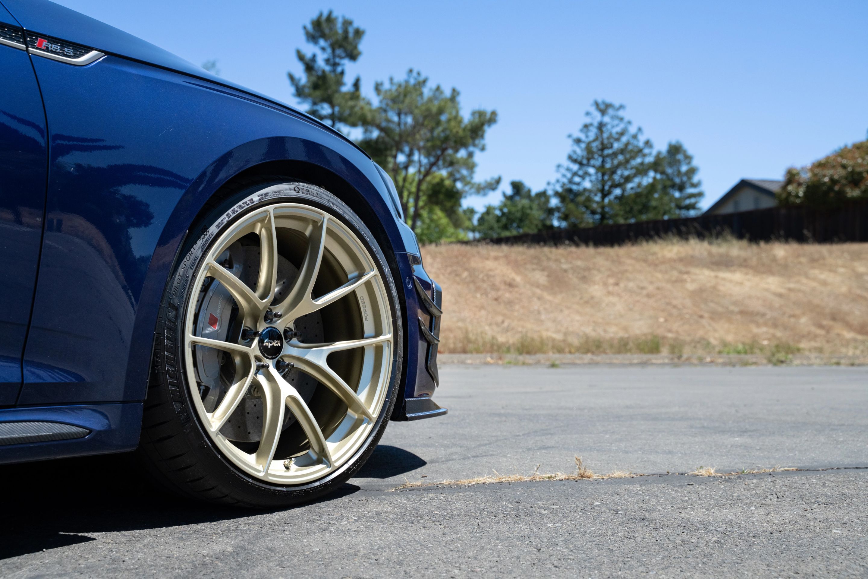 Blue Audi B9 RS 5 Sportback with 20" VS-5RS Apex wheels in Motorsport Gold