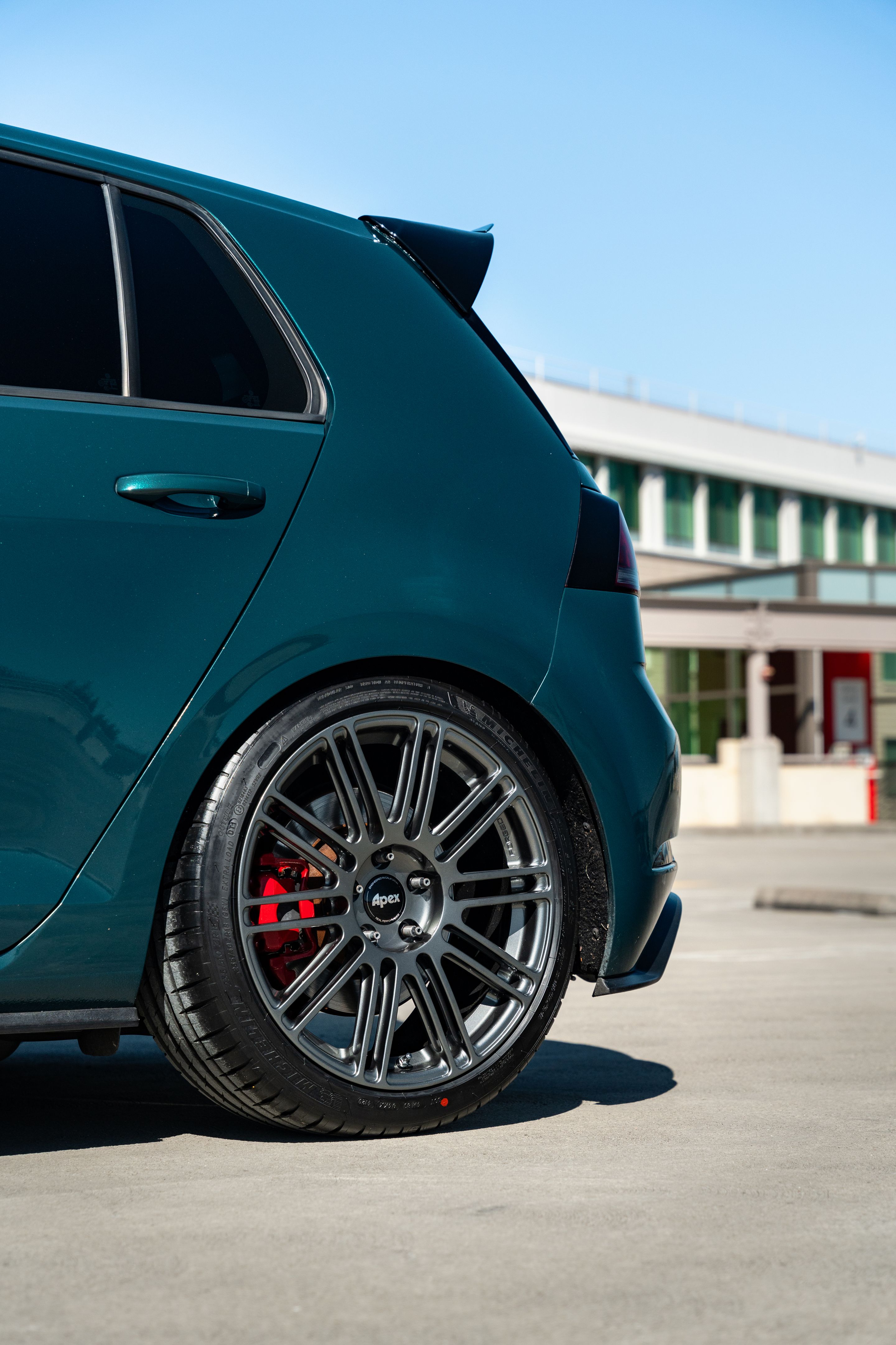 Green VW MK7 GTI with 18" TC-10RT Apex wheels in Anthracite
