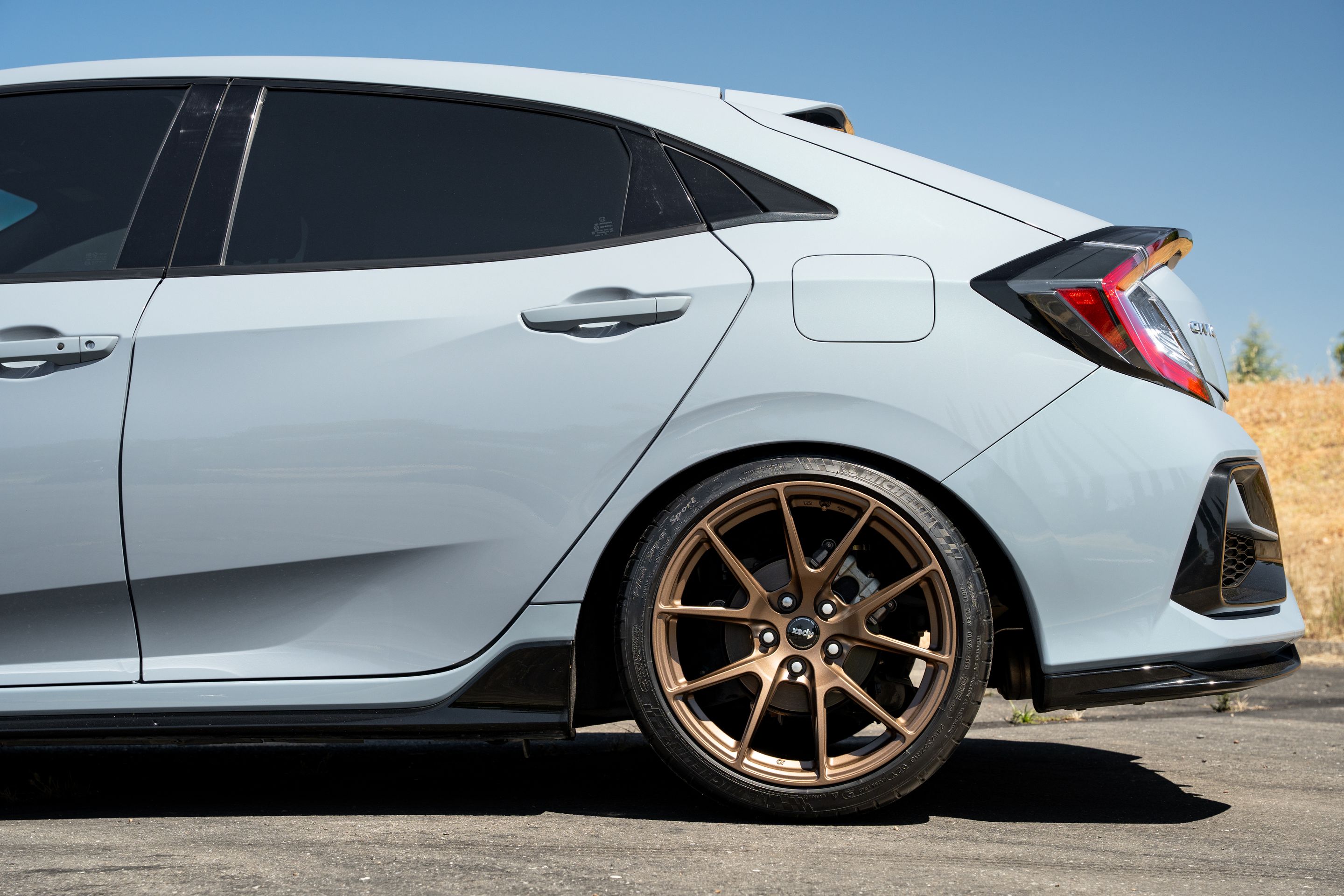 Grey Honda 10th Gen Civic with 18" VS-5 Apex wheels in Satin Bronze