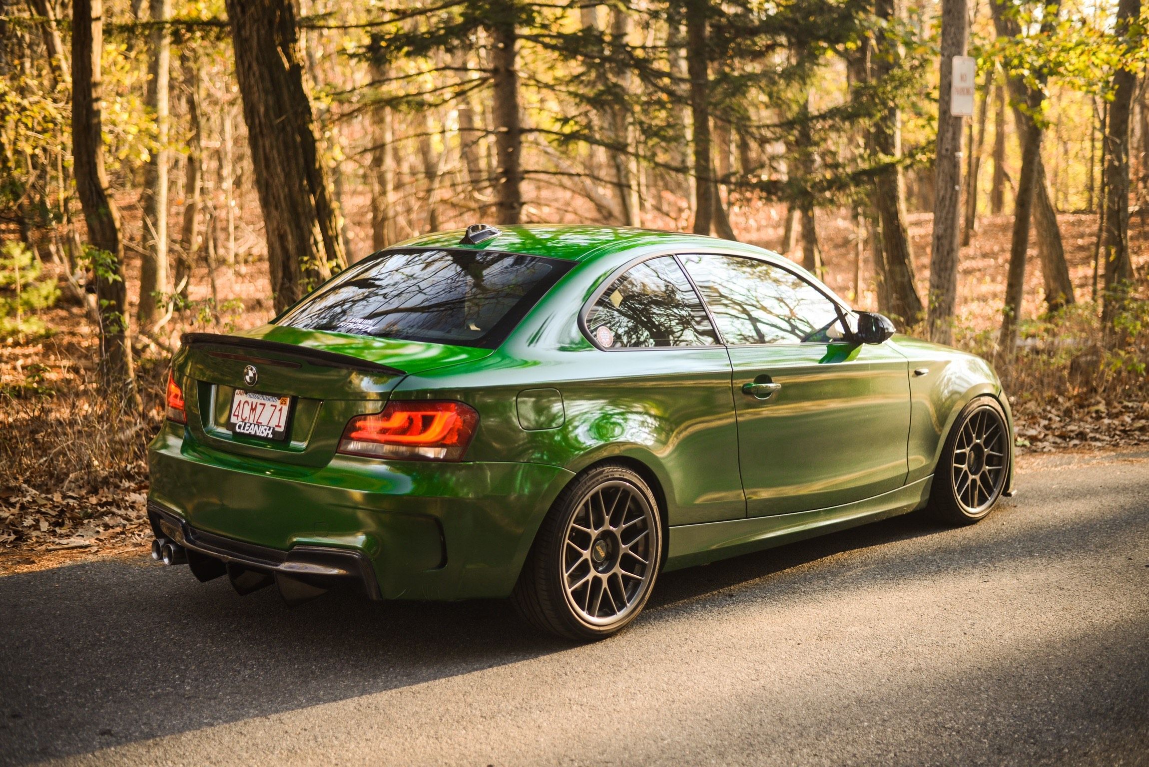 Green BMW E82 Coupe 1 Series with 18" ARC-8 Apex wheels in Anthracite