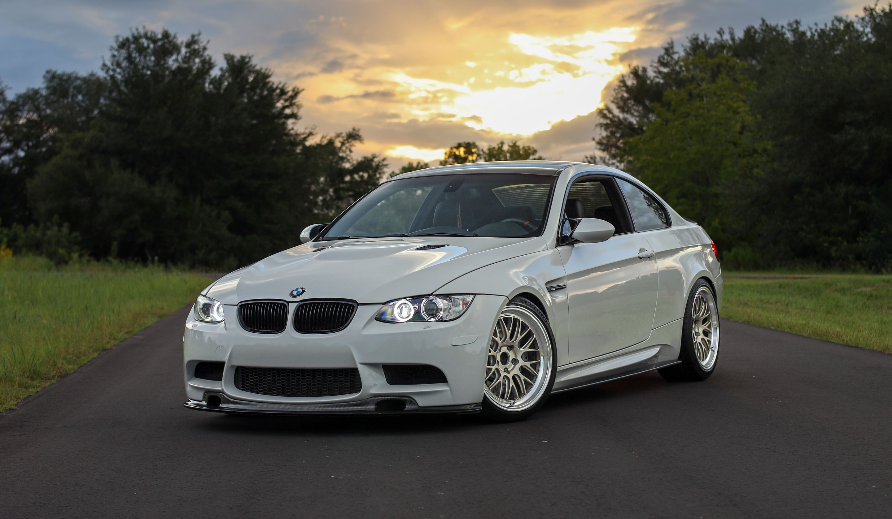 White BMW E92 Coupe M3 with 19" ML-10RT Apex wheels in Machined Lip Gloss Motorsport Gold