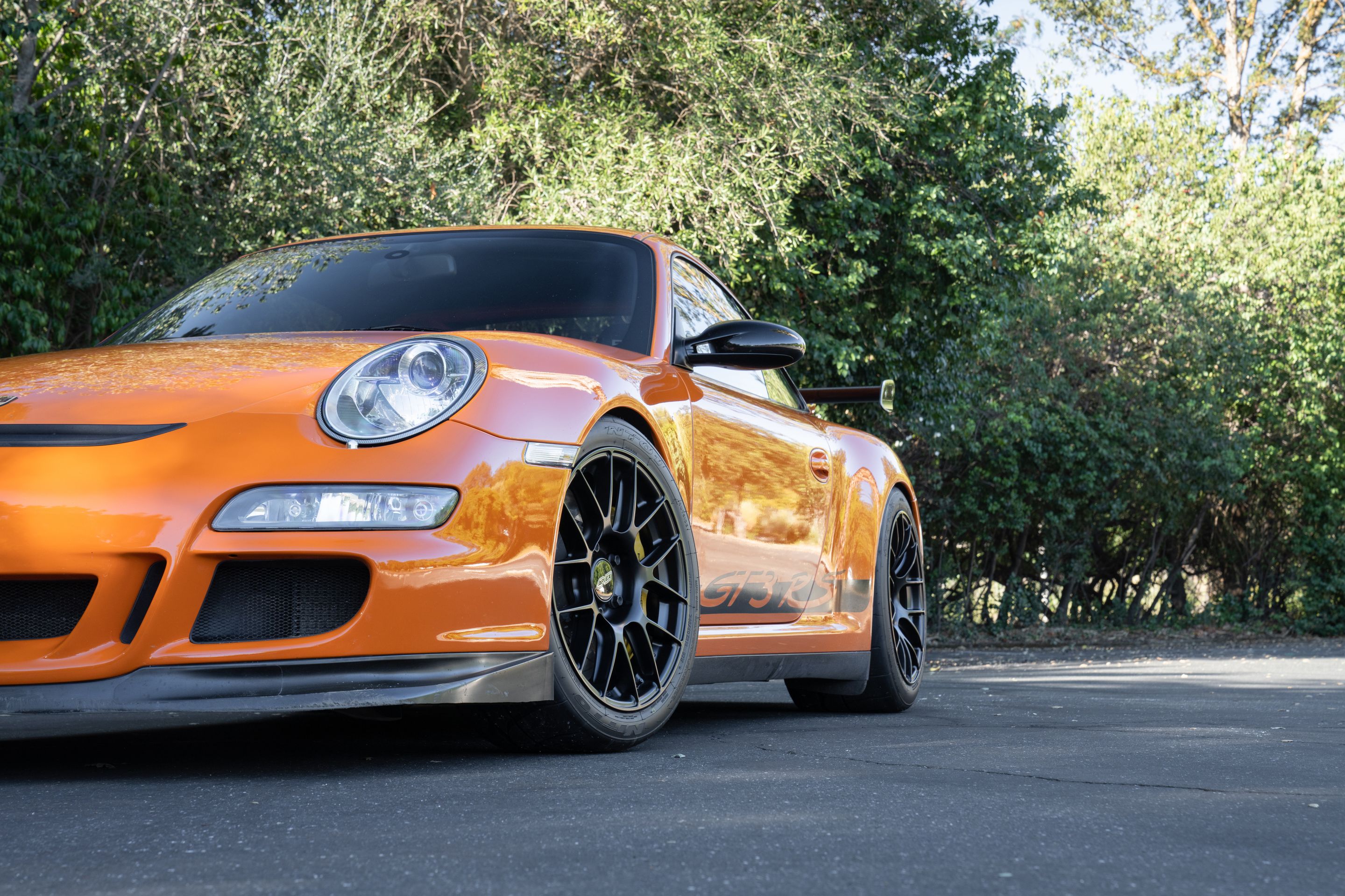 Orange Porsche 911 997 GT3 RS with 18" EC-7RS Apex wheels in Satin Black