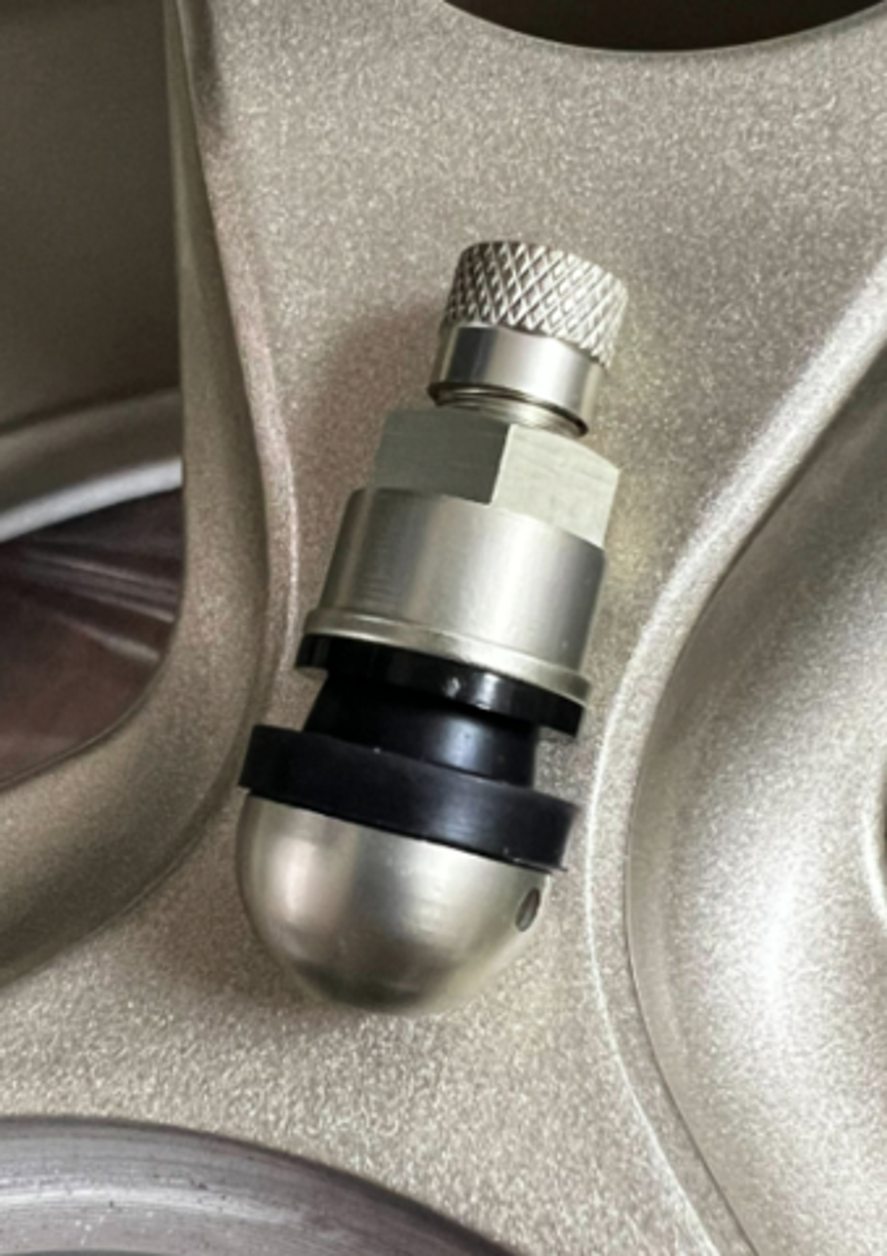 Race Livery BMW E82 1M with 18" VS-5RS Apex wheels in Custom Finish