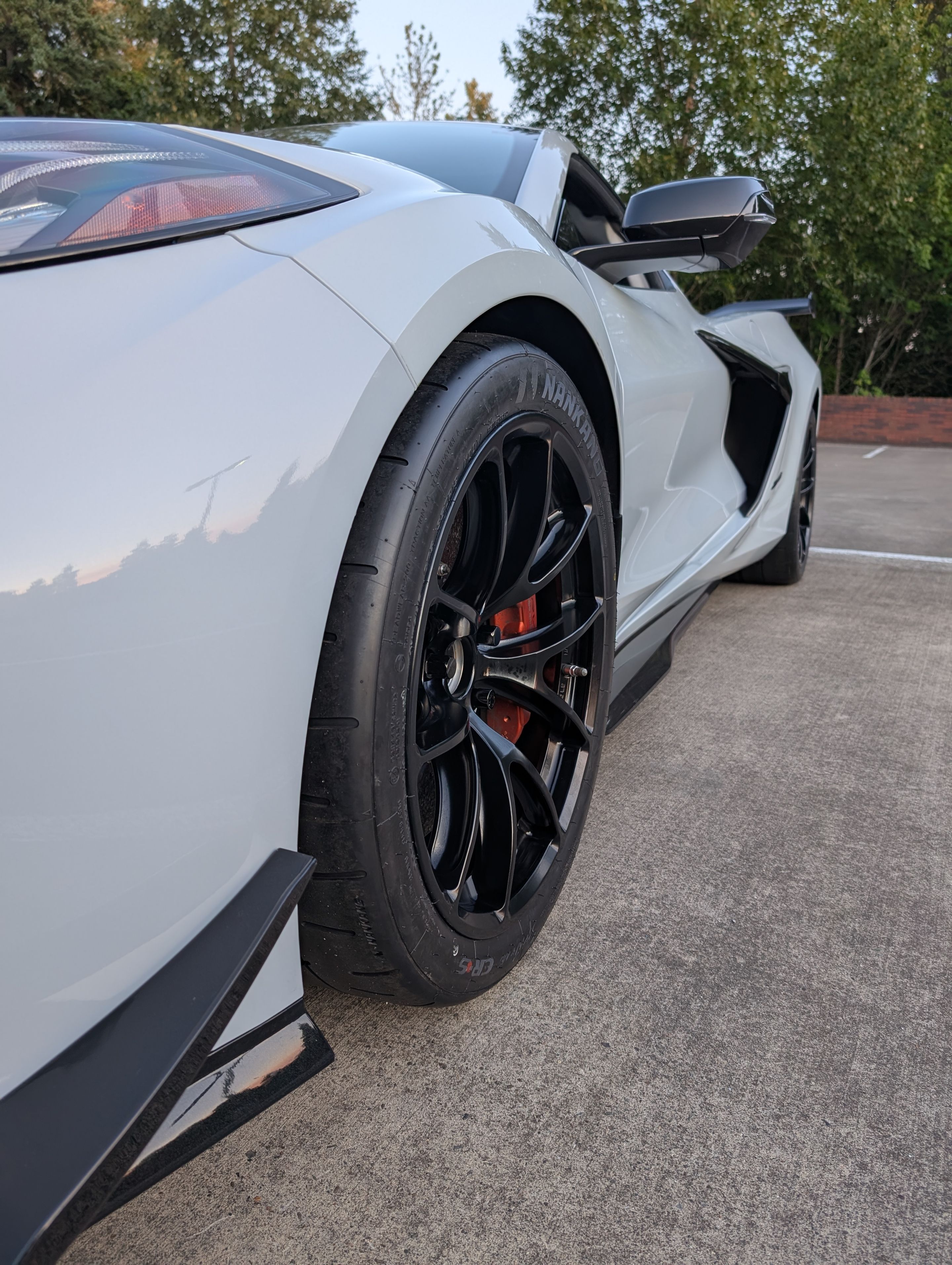 Grey Chevrolet C8 Corvette Z06 with 19" VS-5RE Apex wheels in Satin Black