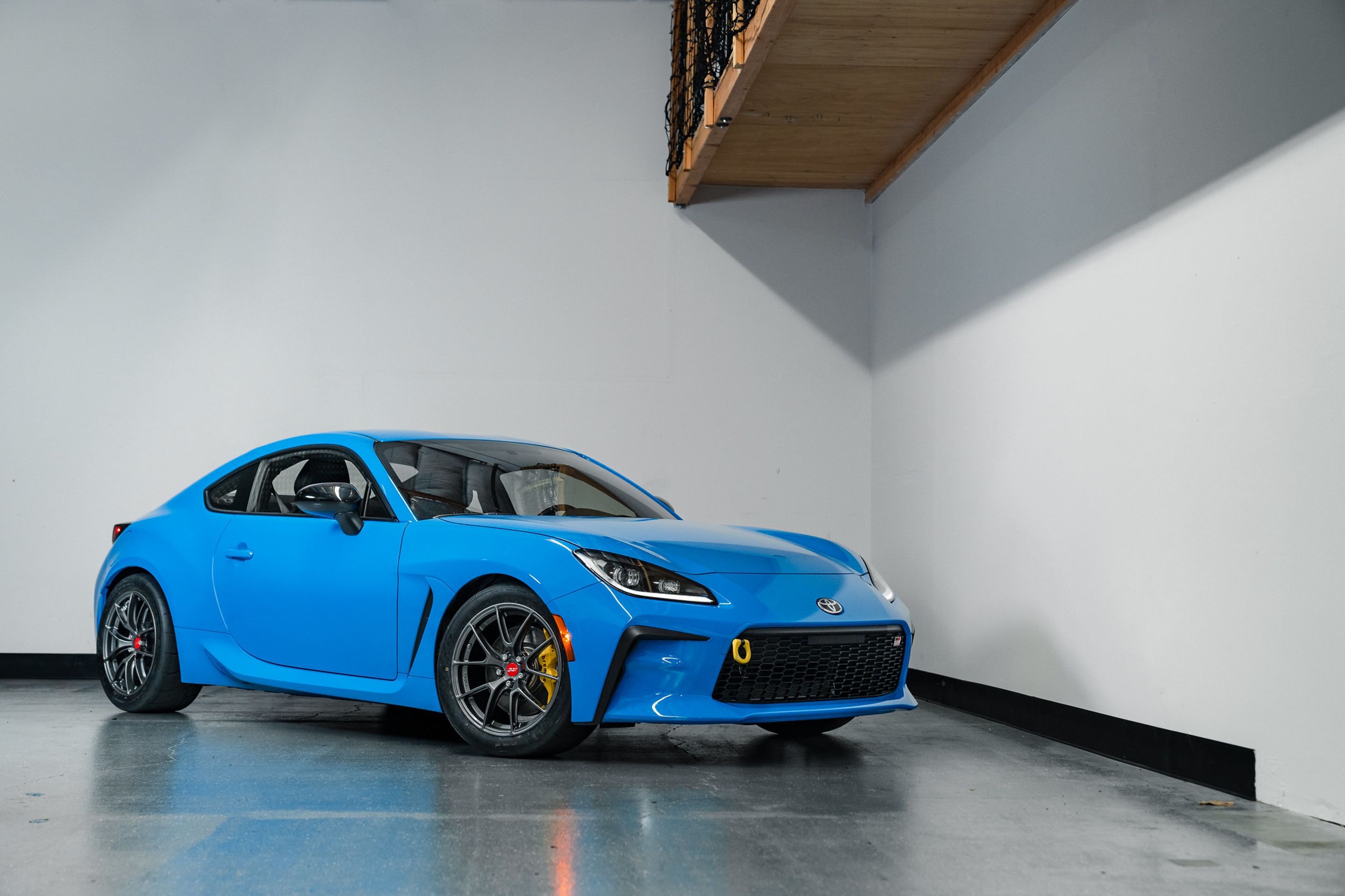 Blue Toyota GR86 with 17" VS-5RS Apex wheels in Anthracite