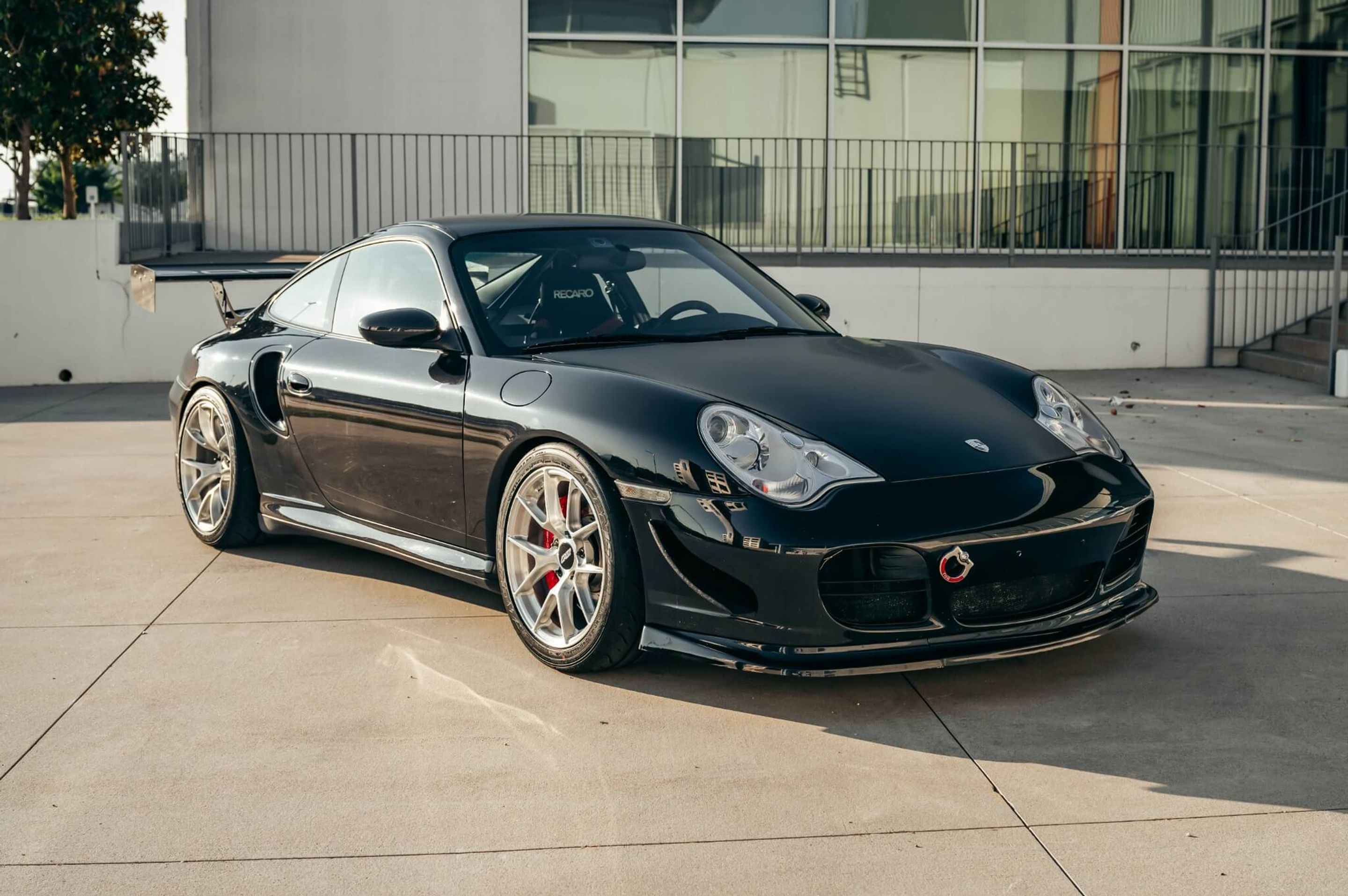 Black Porsche 911 996 Turbo with 18" VS-5RS Apex wheels in Brushed Clear