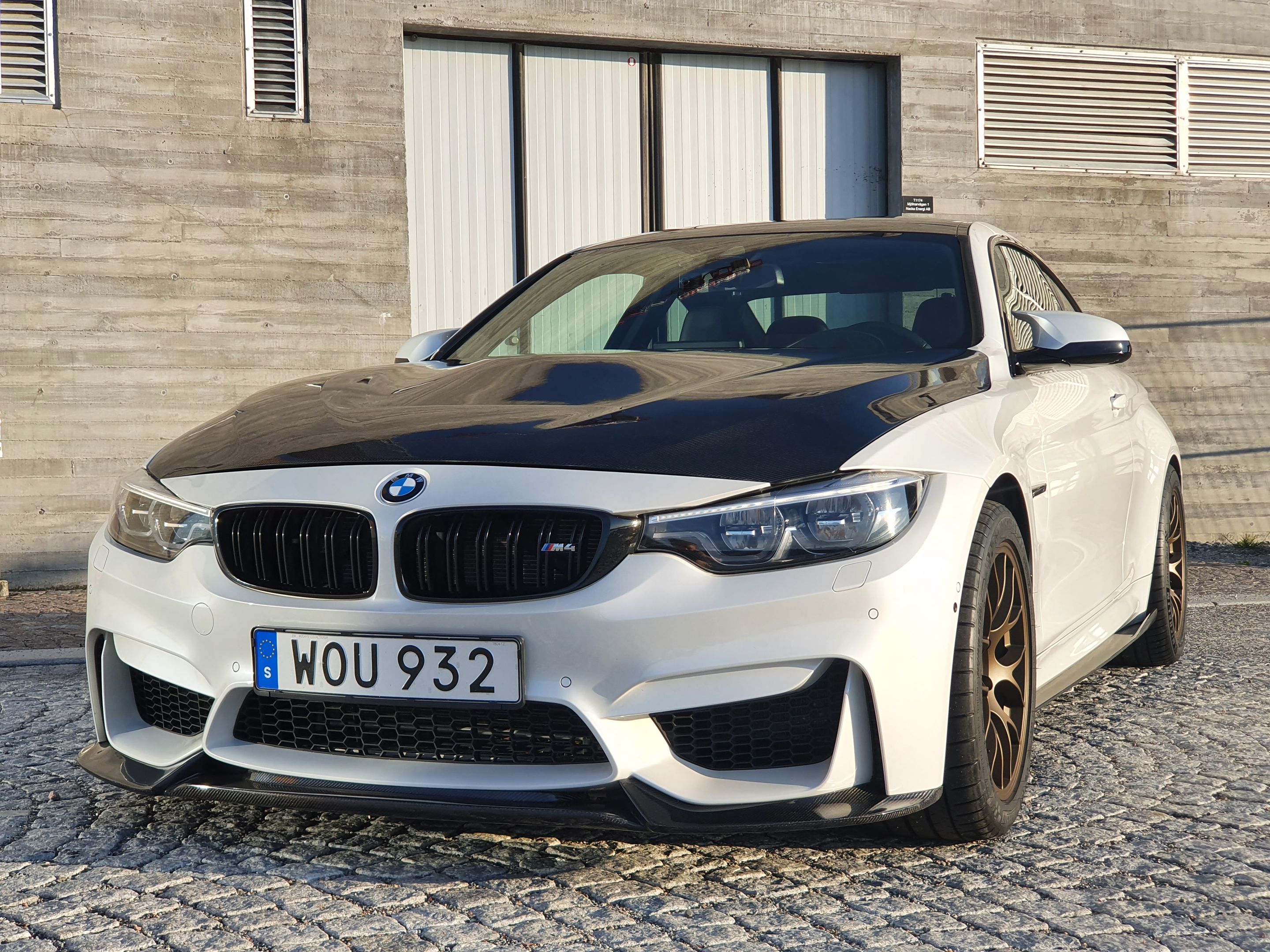 White BMW F82 Coupe M4 with 18" EC-7 Apex wheels in Satin Bronze