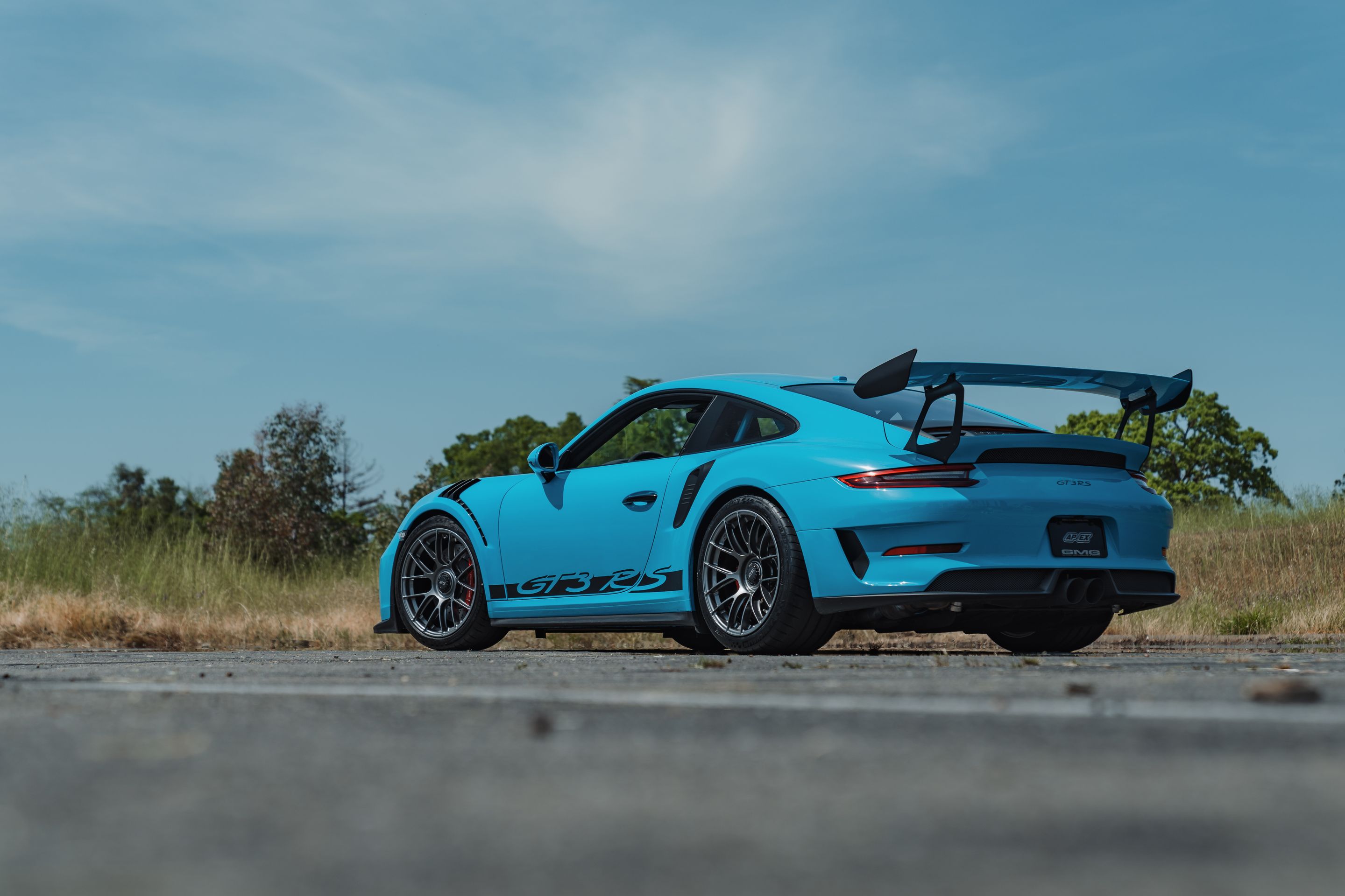 Blue Porsche 911 991.2 GT3 RS with 19" EC-7RS Apex wheels in Anthracite