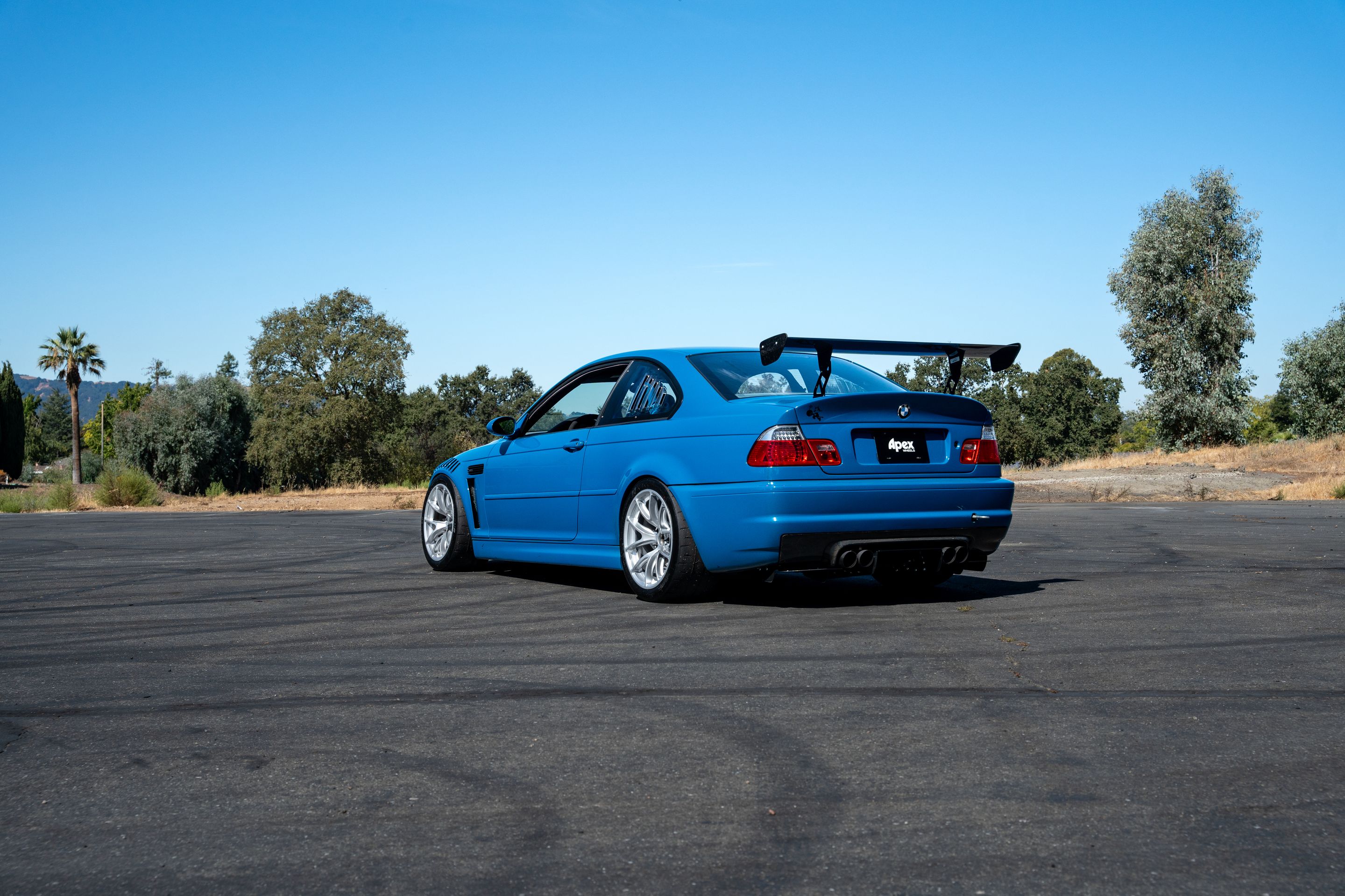 Blue BMW E46 M3 with 18" VS-5RE Apex wheels in Race Silver