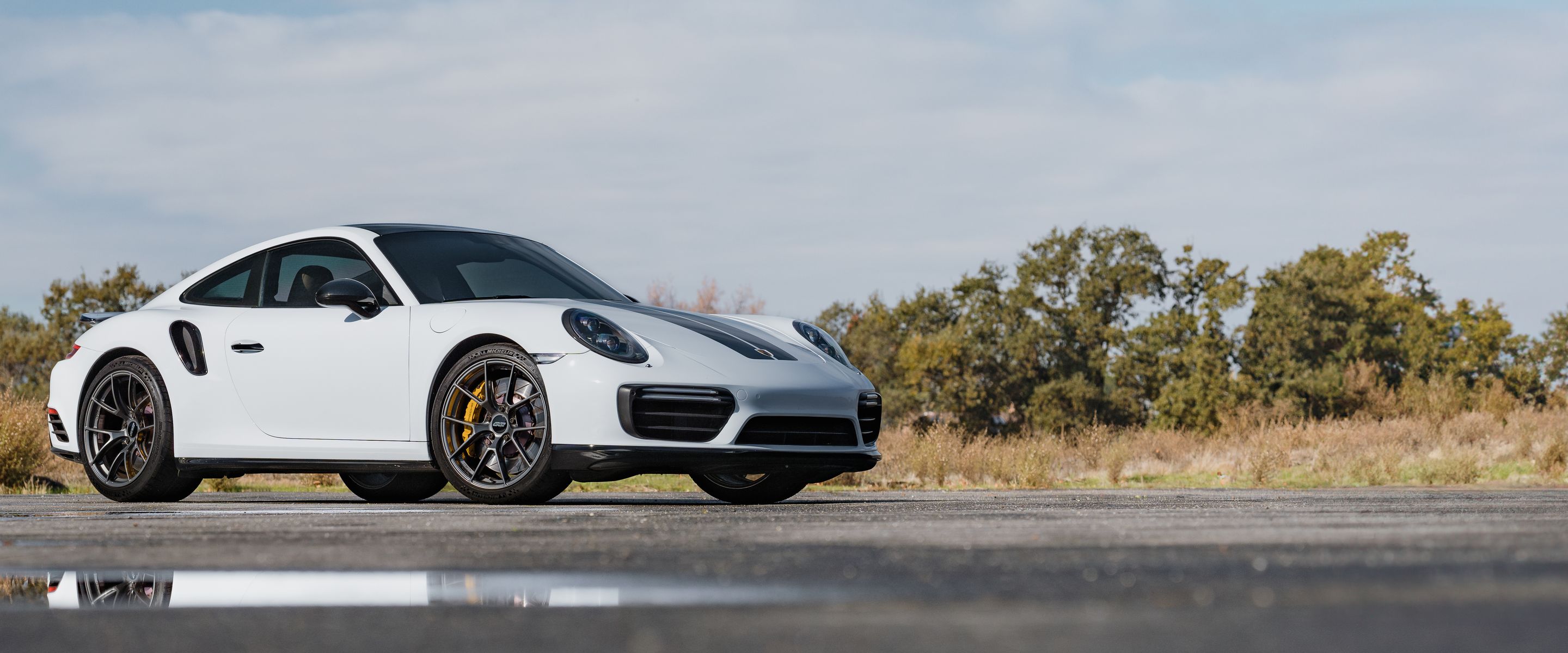 White Porsche 911 991.2 Turbo S with 20" VS-5RS Apex wheels in Anthracite