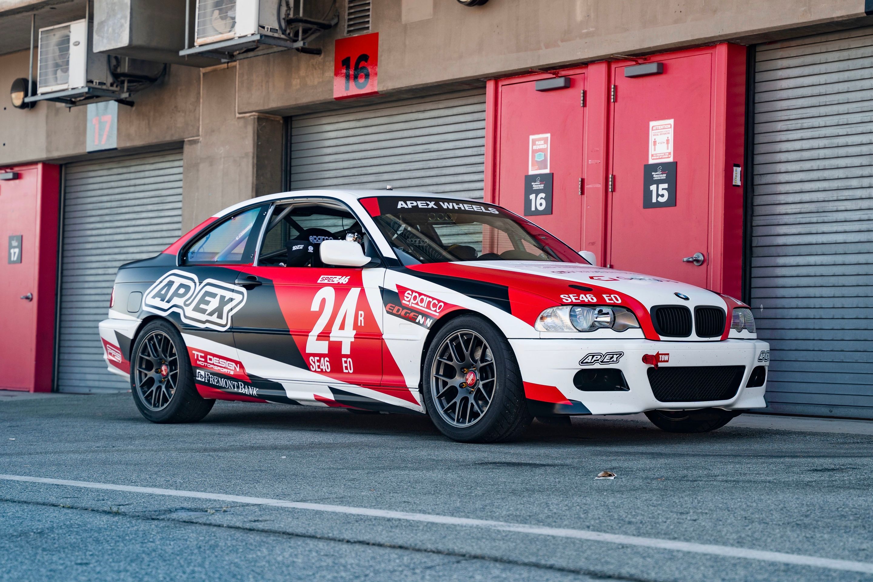 Multicolor BMW Spec E46 with 17" EC-7R Apex wheels in Anthracite