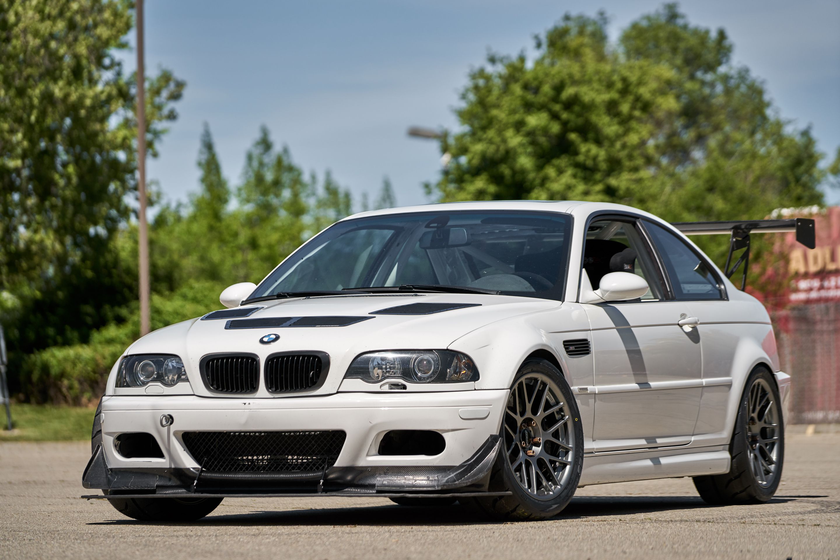 White BMW E46 M3 with 18" ARC-8R Apex wheels in Anthracite