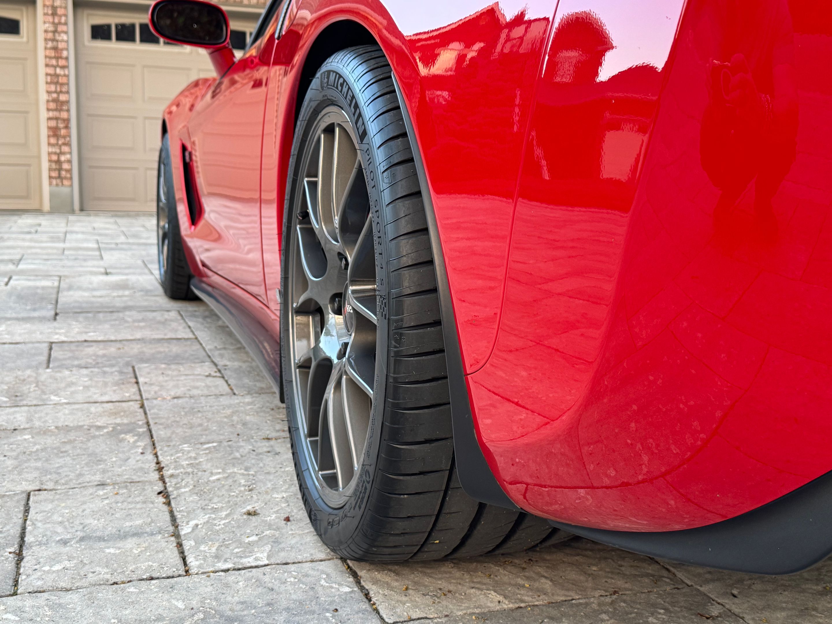 Red Chevrolet C6 Corvette Base/Z51 with 18"/19" EC-7 Apex wheels in Anthracite