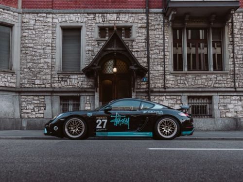 Black Porsche Cayman - ML-10RT in Machined Lip Gloss Motorsport Gold