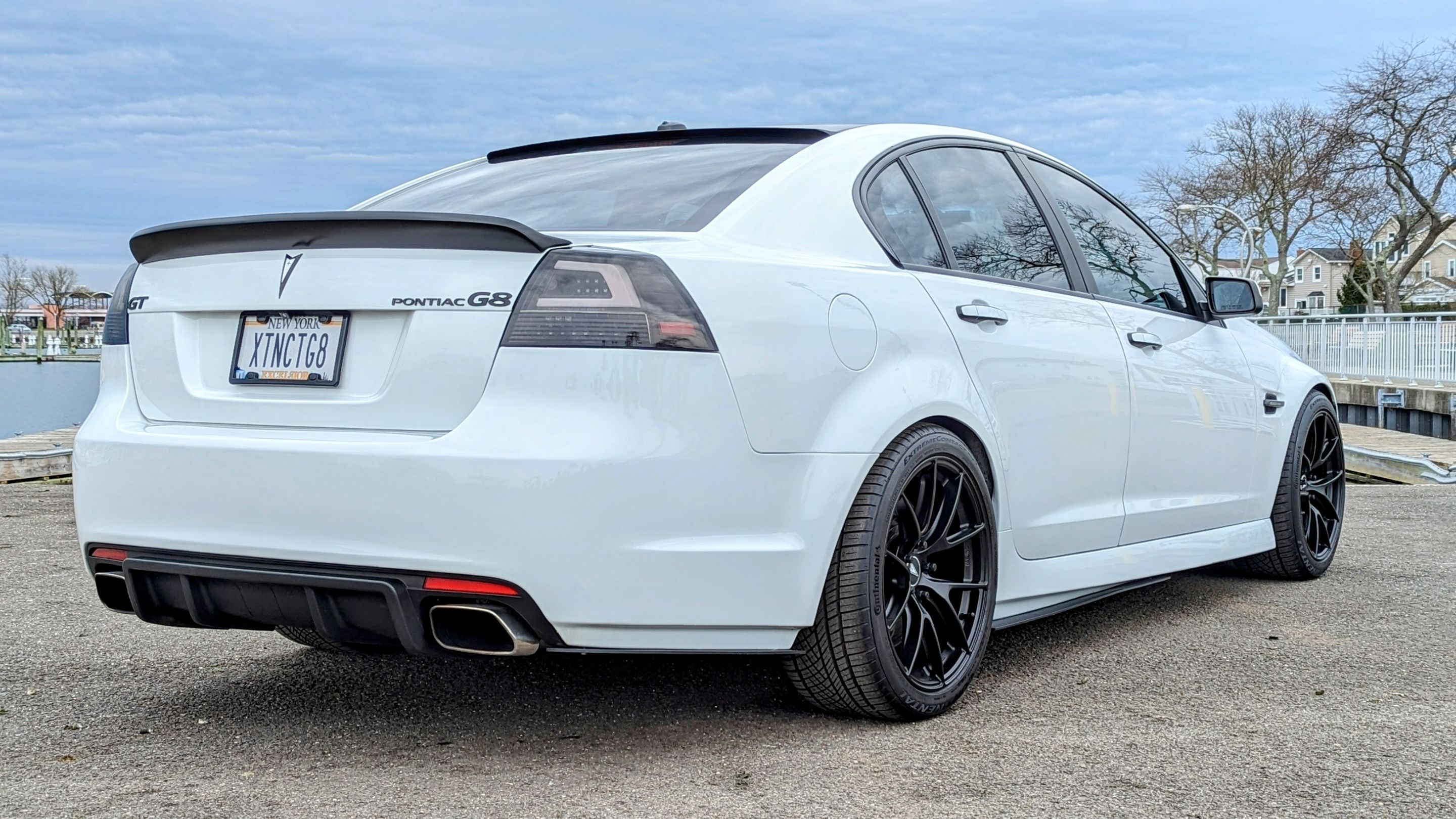 White Pontiac G8 GT with 19" VS-5RS Apex wheels in Satin Black