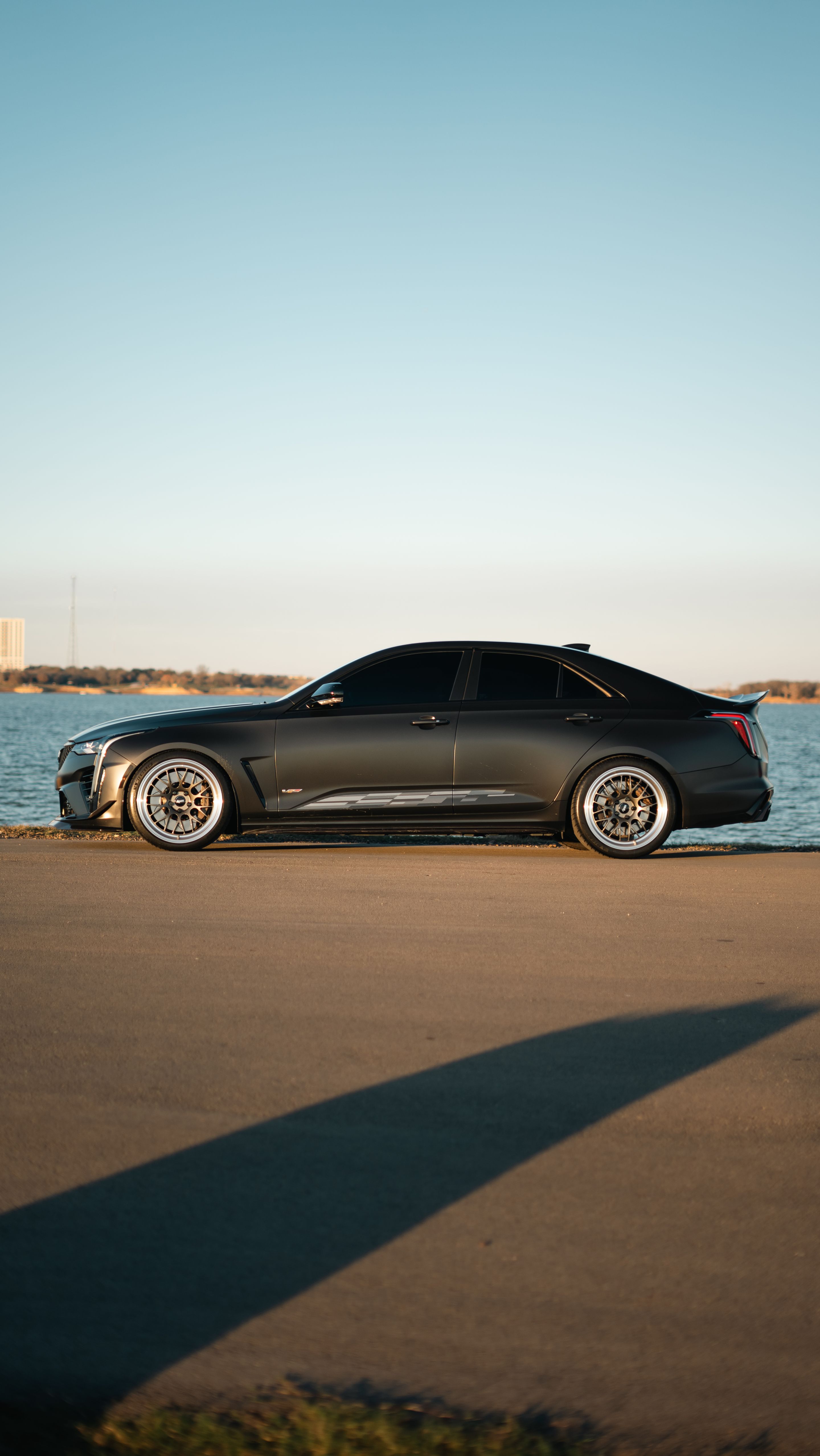 Black Cadillac CT4-V Blackwing with 19" ML-10RT Apex wheels in Machined Lip Anthracite