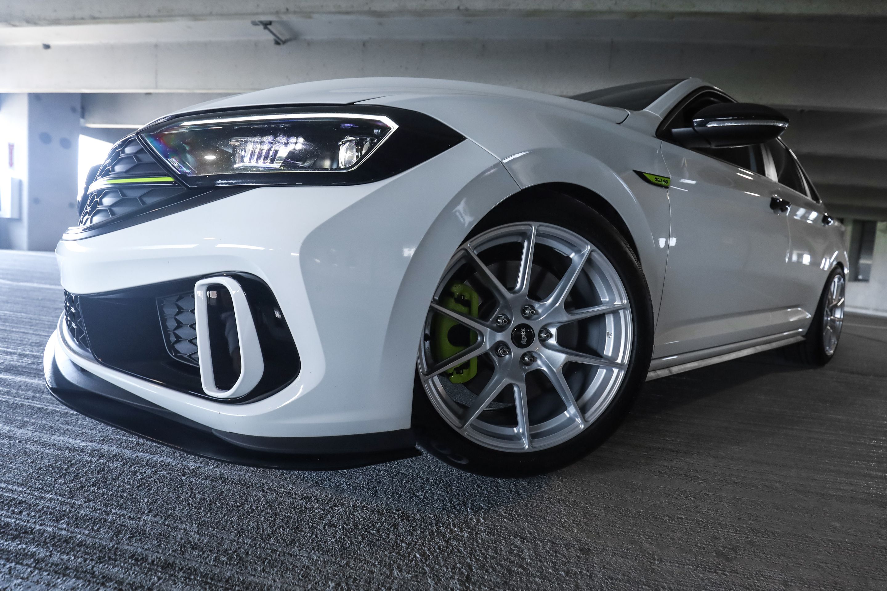 White VW MK7 GLI with 18" VS-5 Apex wheels in Race Silver