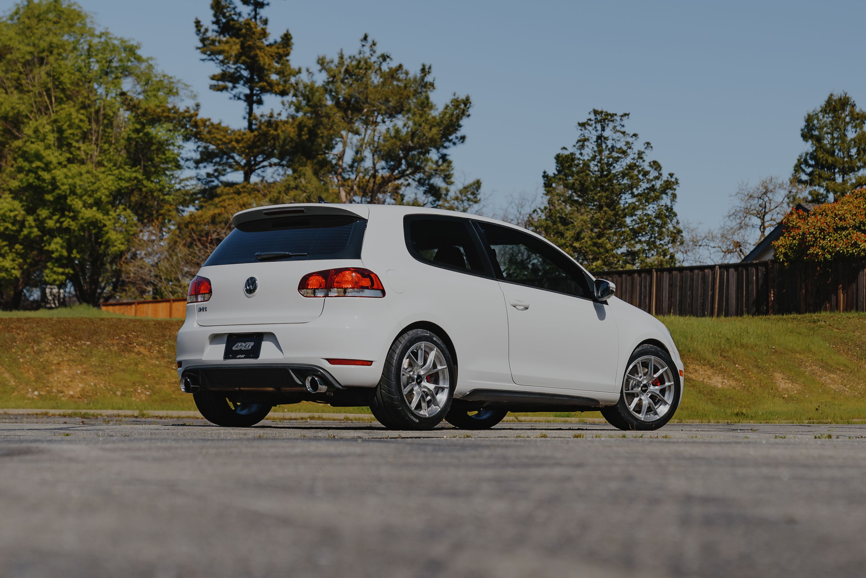 White VW MK6 GTI with 17" VS-5RS Apex wheels in Brushed Clear